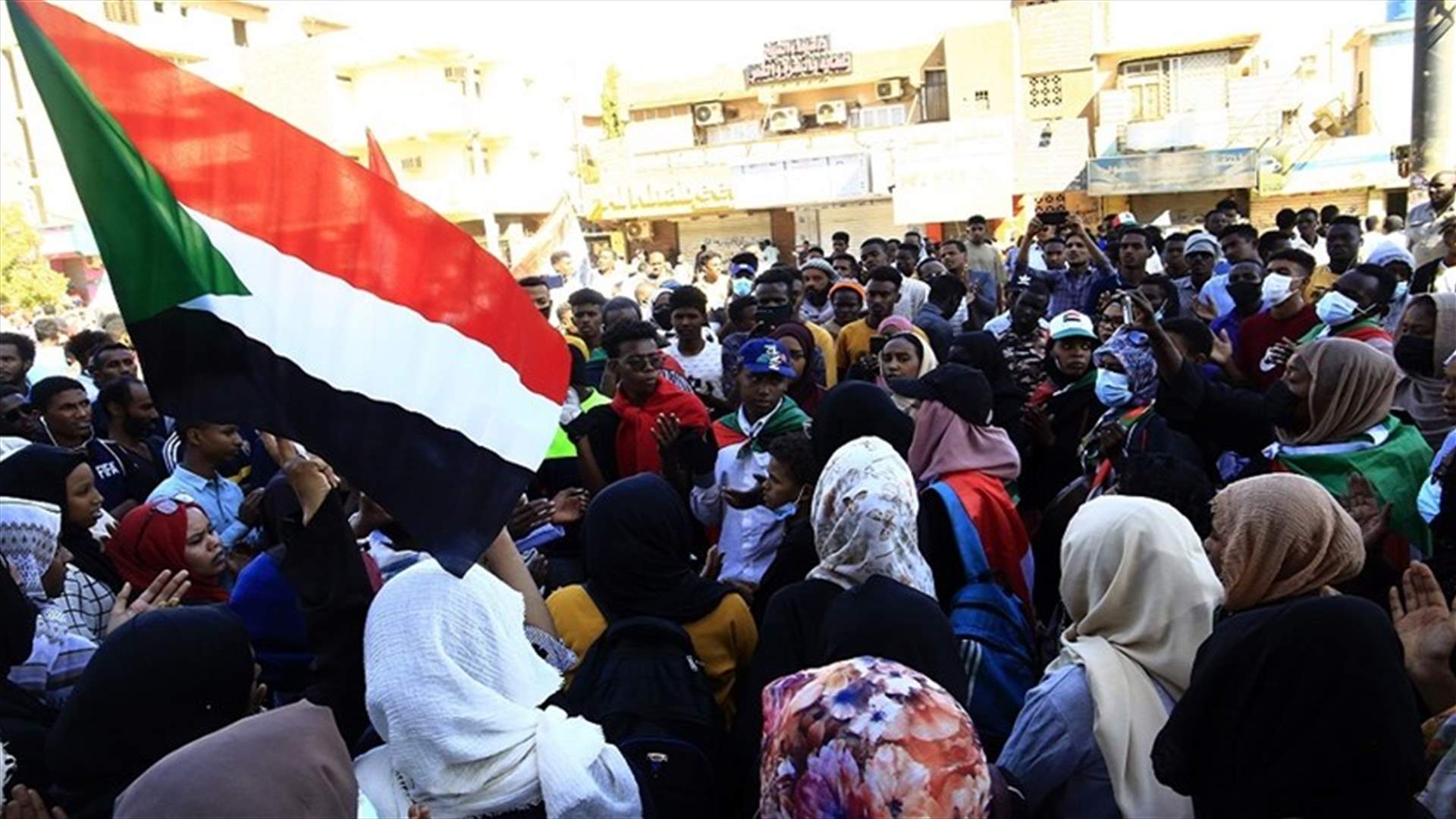الأمن السوداني يطلق الغاز المسيل للدموع على متظاهرين مناهضين للإنقلاب