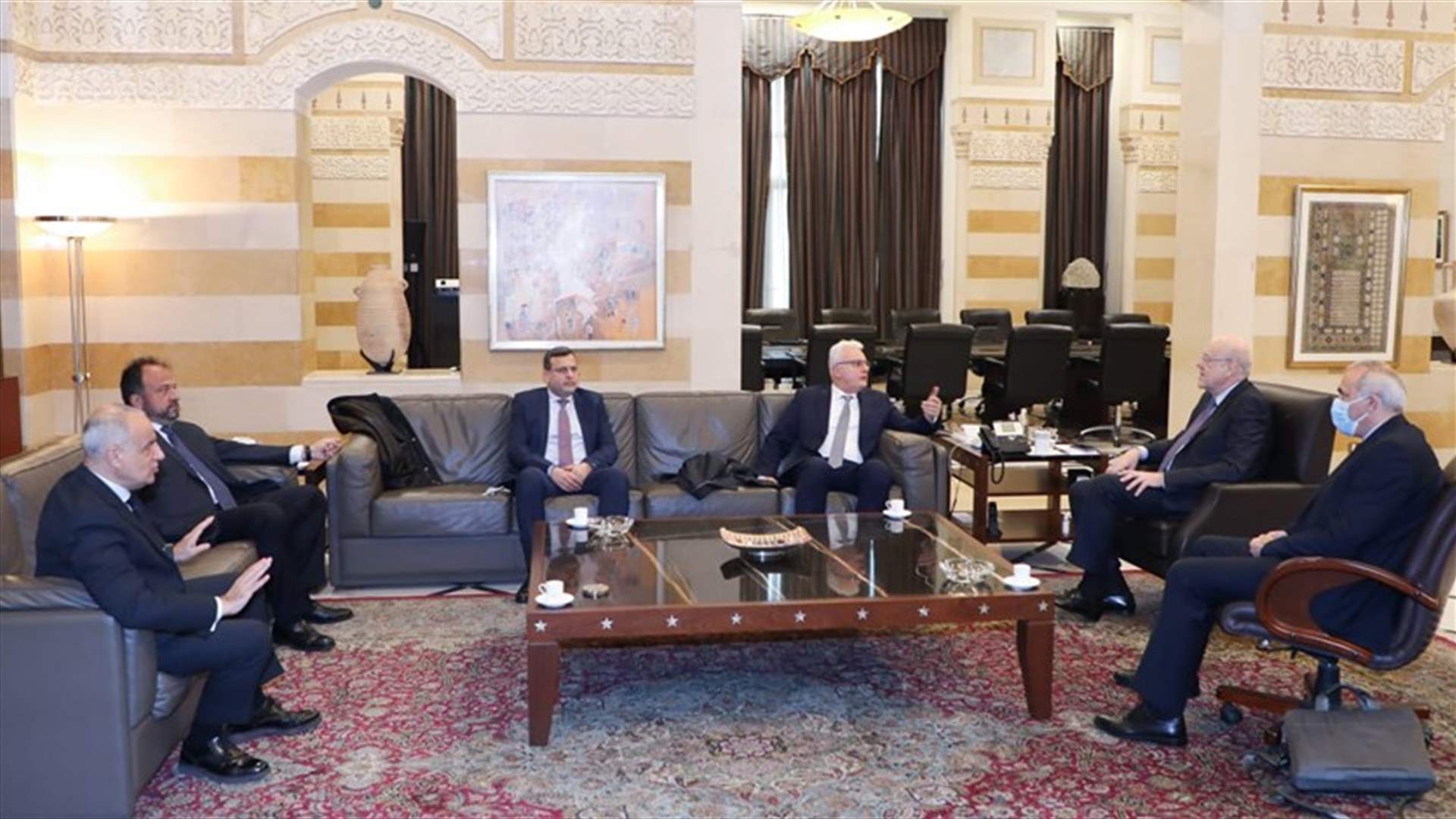 قرم: الأرصدة دفعت بالليرة ومسجلة بها... وهذا ما قاله عن اسعار الانترنت