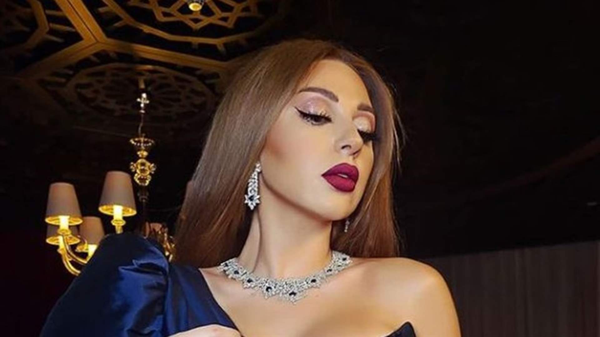 ميريام فارس تخطف الأنفاس بفستانها الأنيق والجريء (صور)