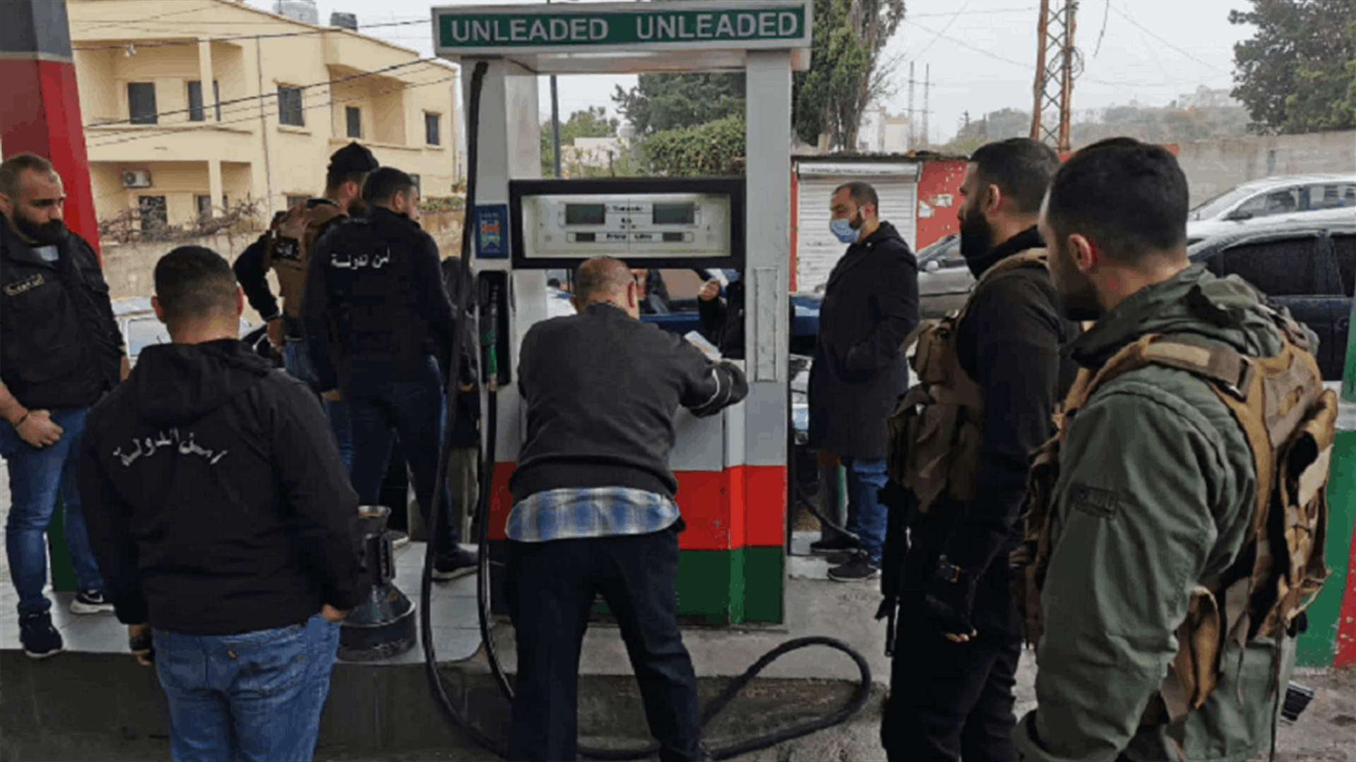 جولة لأمن الدولة في محطات الوقود ومحال بيع المواد الغذائية في صيدا لضبط المخالفات