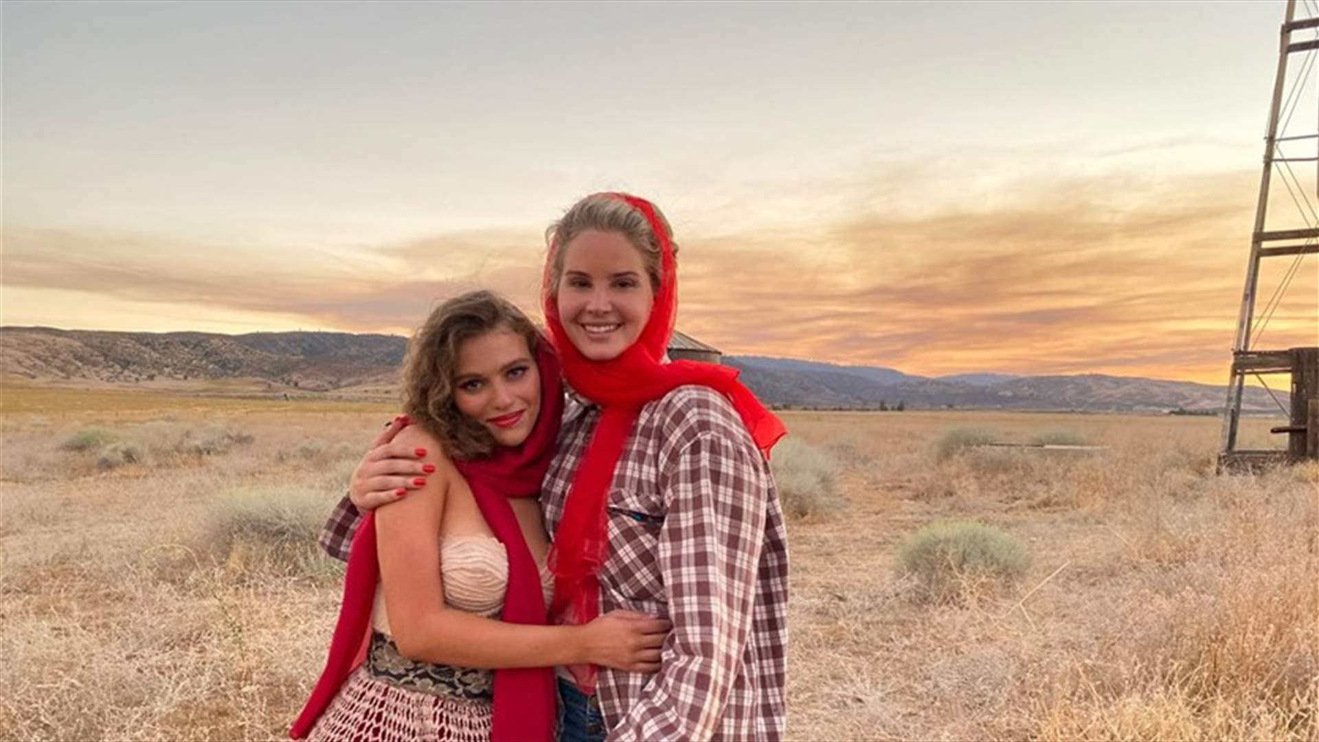إليانا تُطلق ألبومها الغنائي القصير... و Lana Del Rey تشرف على إطلالتها!