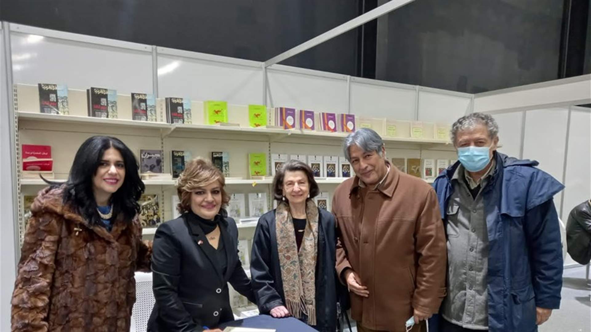 مي خليل توقّع كتابها في معرض بيروت العربي الدولي للكتاب