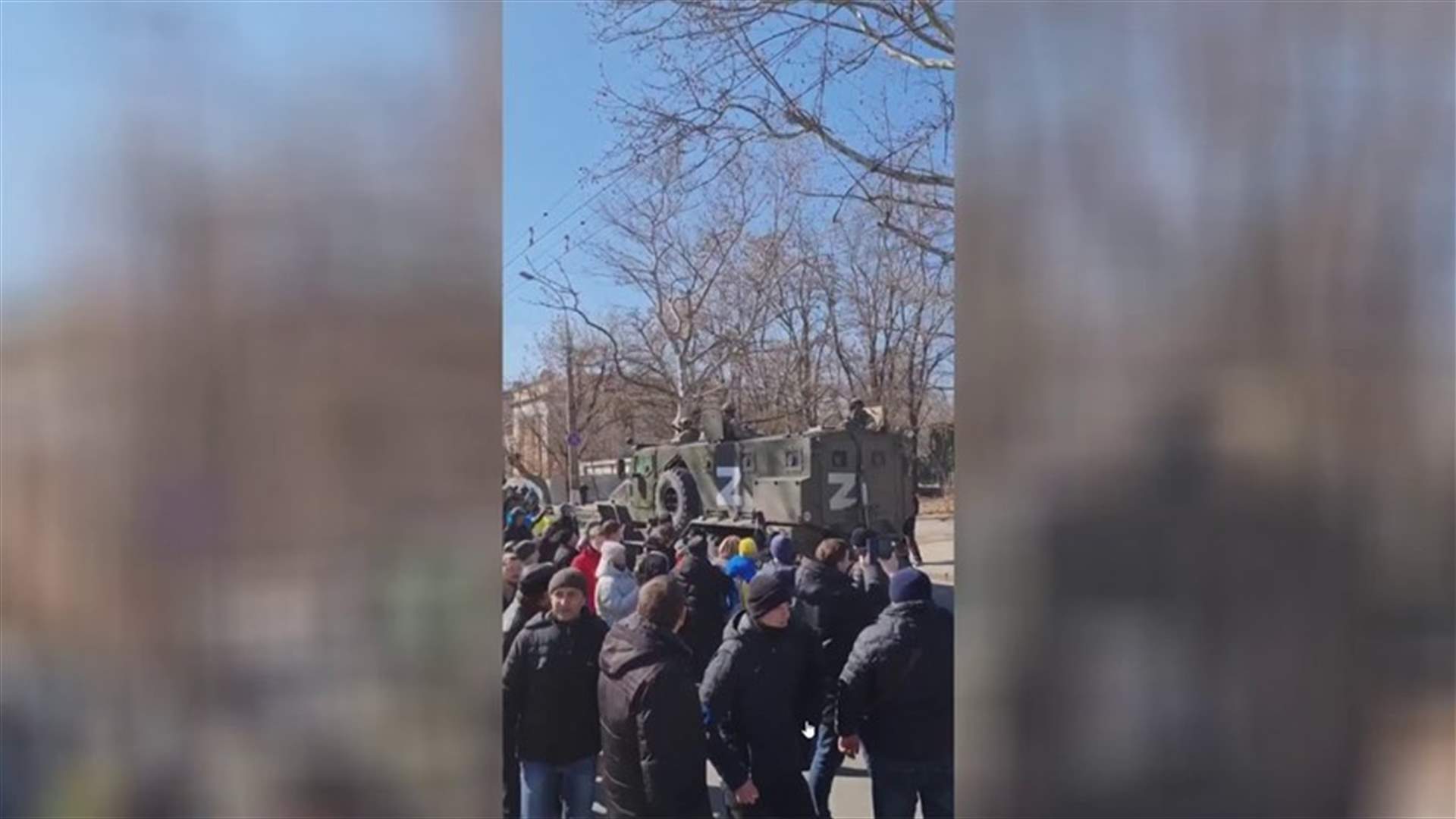 تظاهرة ضد سيطرة موسكو على مدينة أوكرانية والجنود الروس يردّون بطلقات تحذيرية