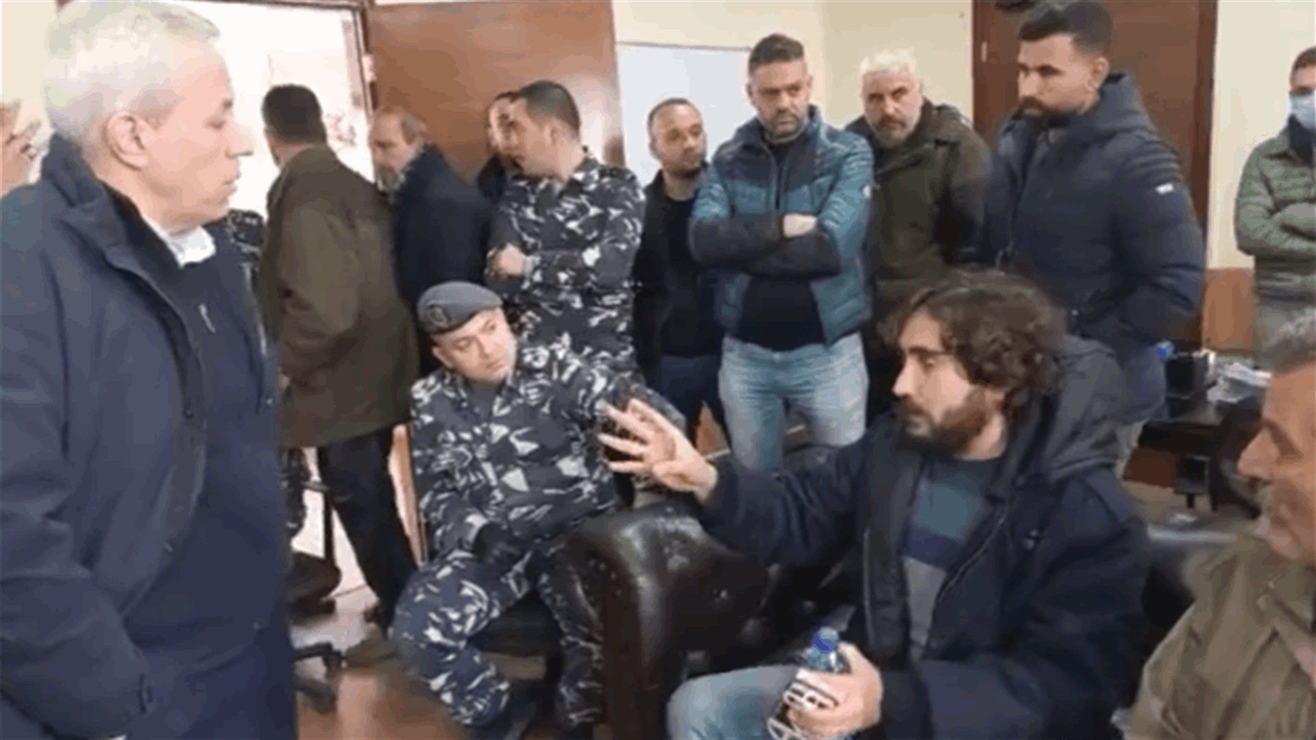 احتجاجات اثر انقطاع التيار الكهربائي...