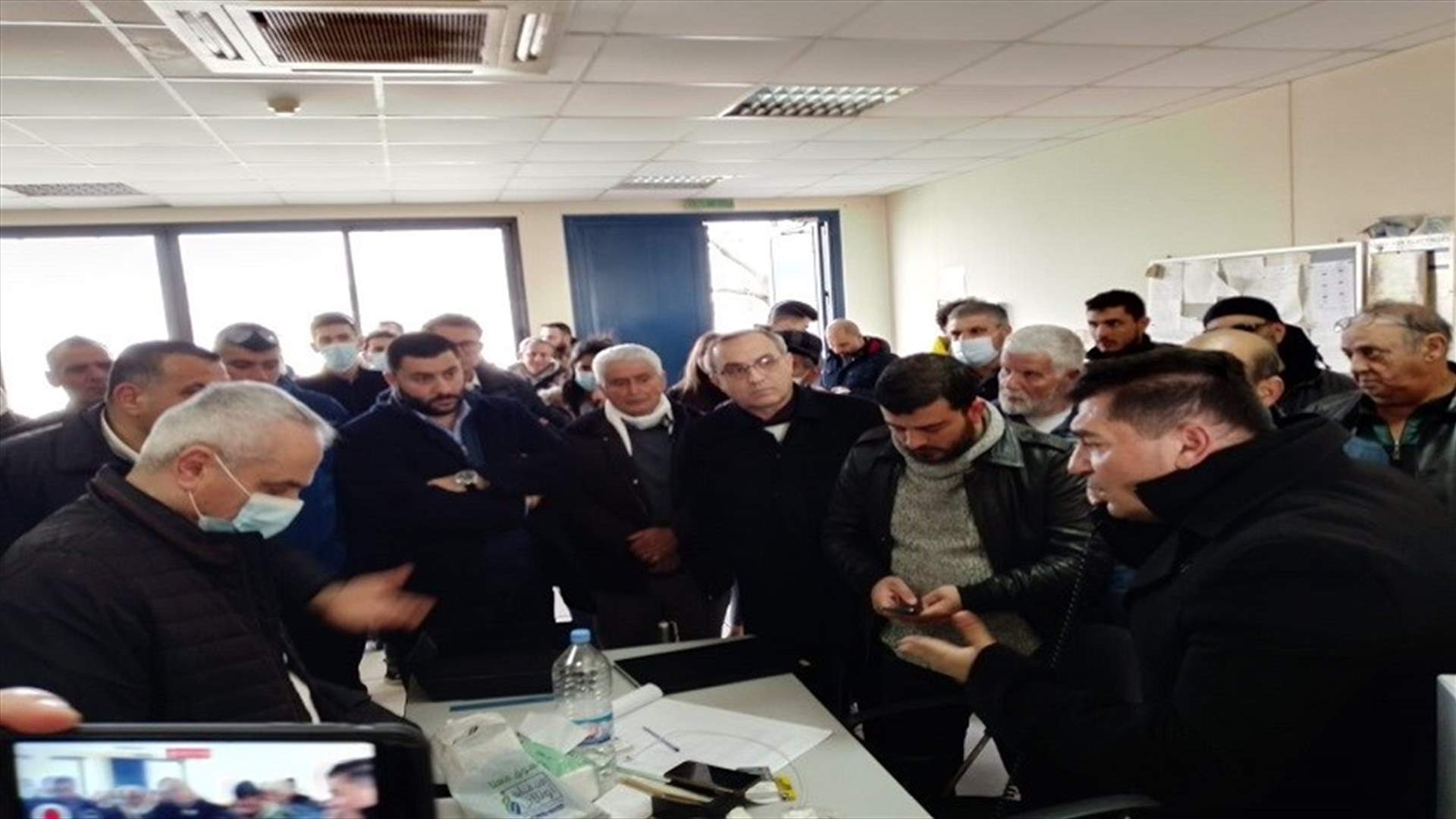 مخاتير قضاء جبيل نفذوا وقفة إحتجاجية أمام محطة تحويل الكهرباء في عاليتا - حالات