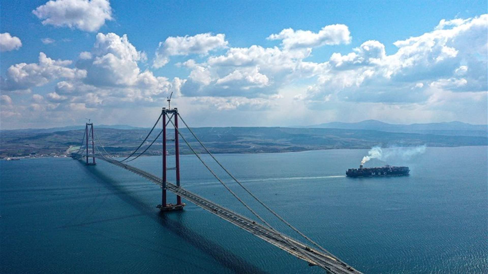 تركيا تفتتح جسرا معلقا ضخما يربط أوروبا وآسيا
