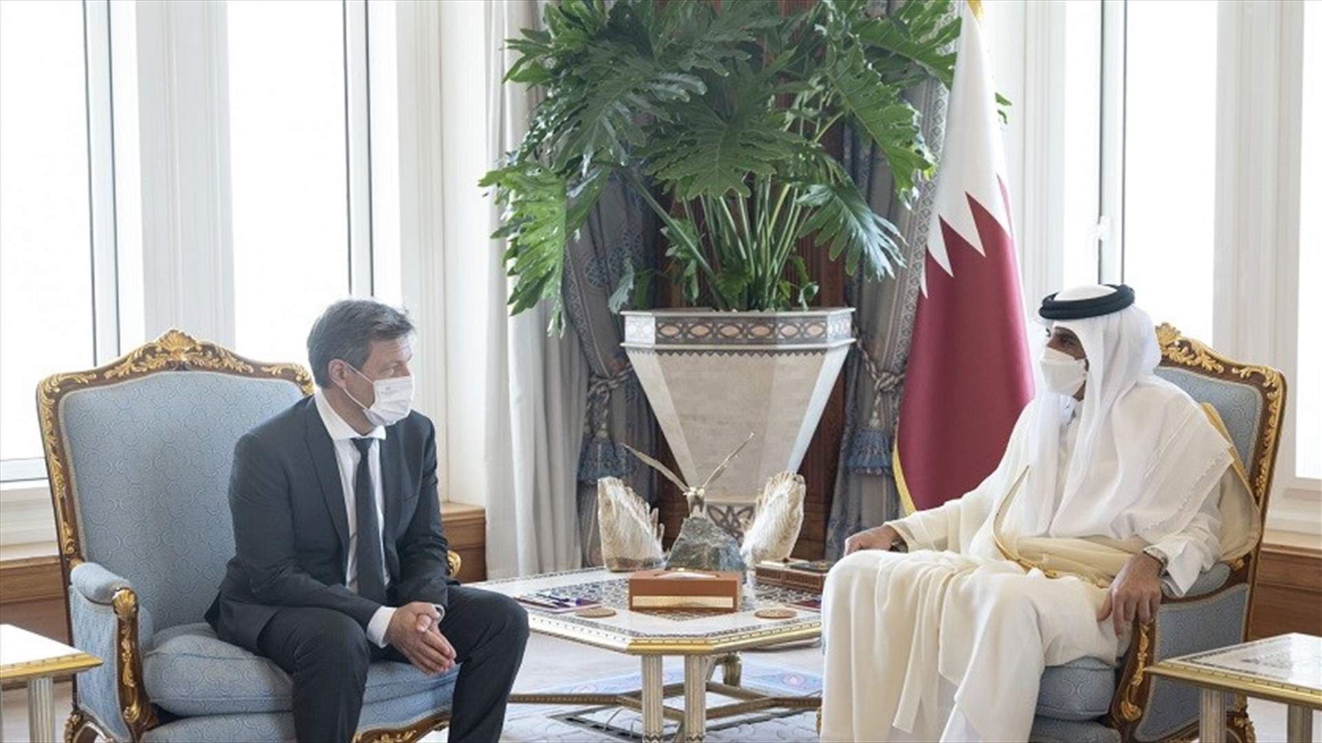 أمير قطر يبحث تعزيز العلاقات في الطاقة مع وزير الشؤون الاقتصادية الألماني