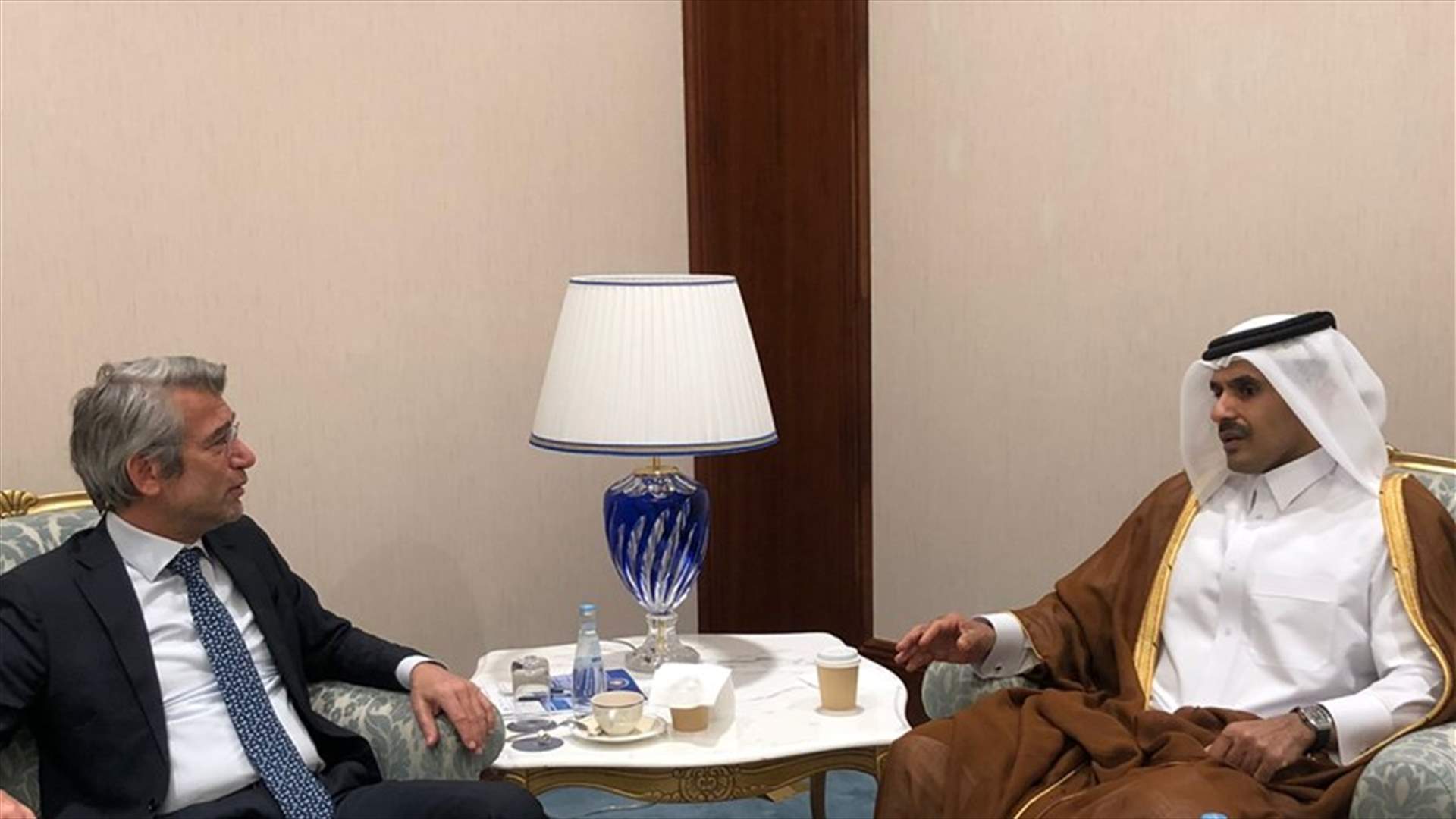 فياض إلتقى نظيره القطري... وبحث في إمكانية مساعدة قطر للبنان