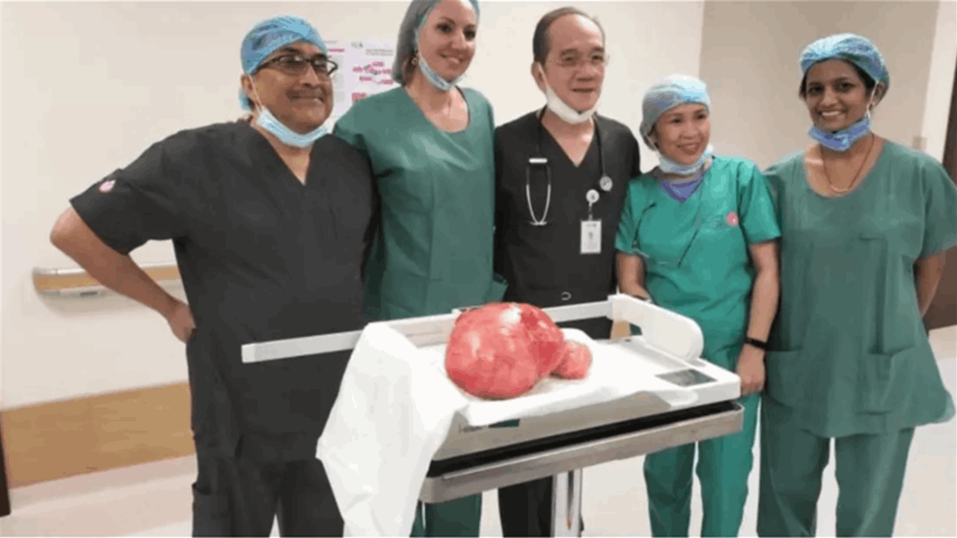 فريق طبي يُحقق إنجازاً كبيراً... استئصال أكبر ورم عضلي بوزن 4.4 كيلوغرامات بدبي