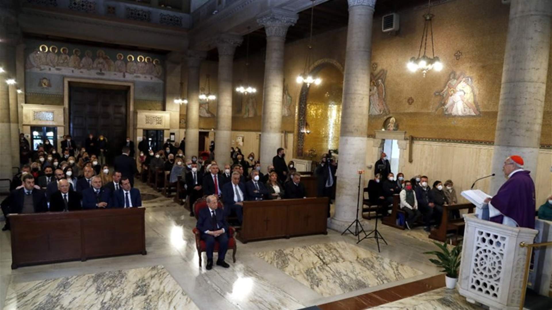 عون عاد فجرا إلى بيروت بعد مشاركته في قداس على نية لبنان