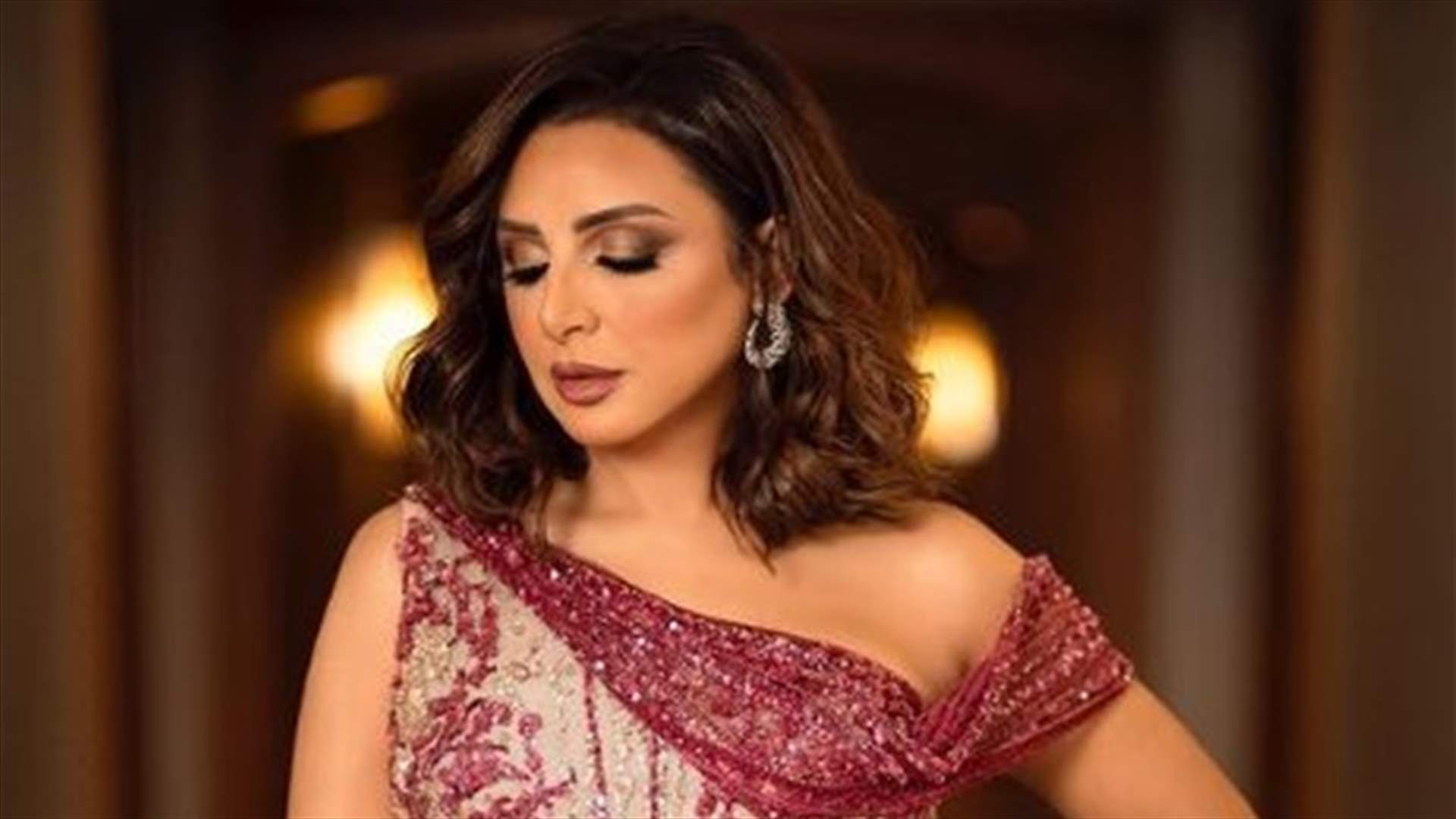 الجمهور يعترض على رداءة الصوت... أنغام تنسحب عن المسرح في موقف محرج (فيديو)