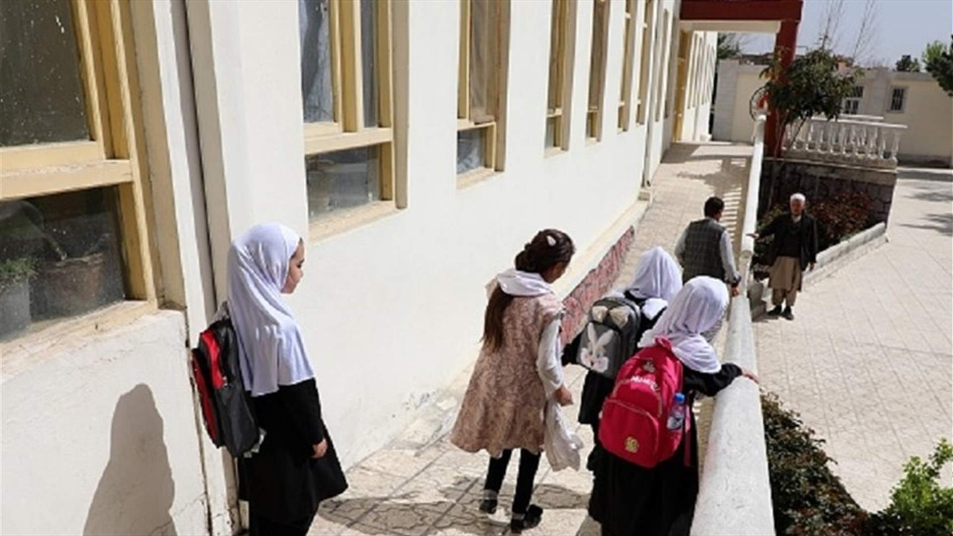 ست دول بينها الولايات المتحدة تناشد طالبان العودة عن قرار إغلاق مدارس البنات الثانوية