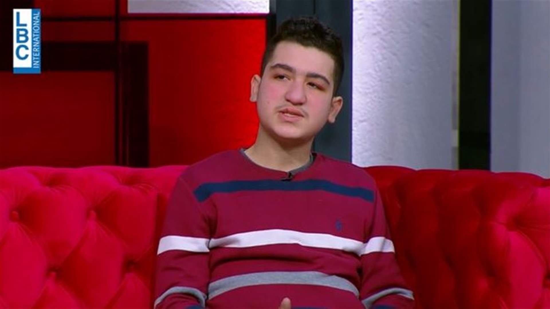 تعرّض أحمد للعنف الشديد من والده دفعه الى الهروب من المنزل والعيش في عليّة...