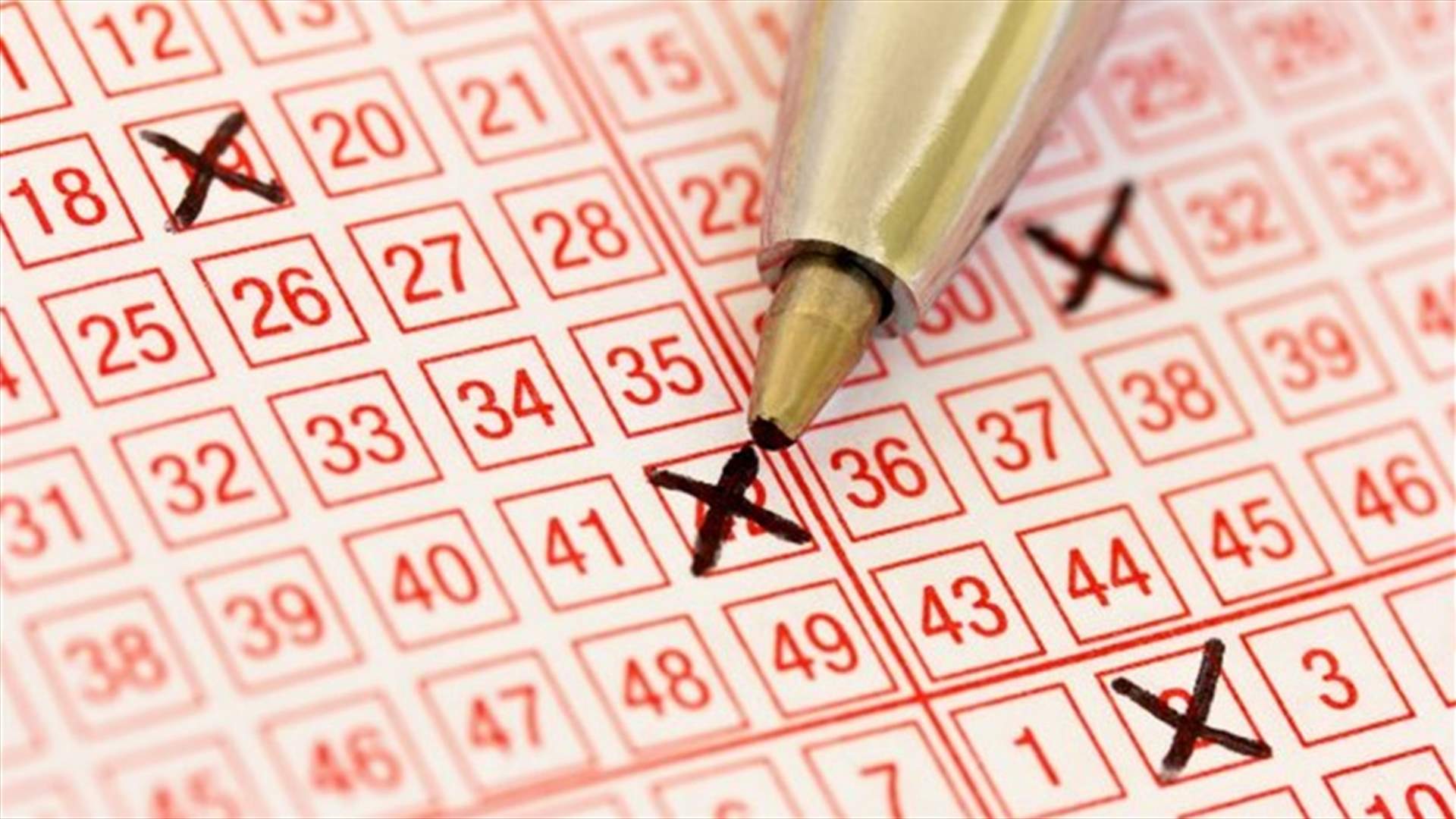 بعد محاولات استمرّت لفترة طويلة... سيّدة تفوز بجائزة اليانصيب بالأرقام نفسها!