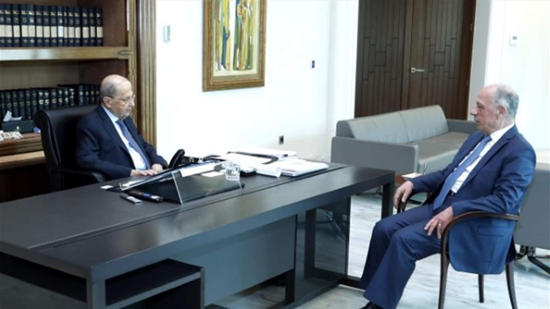 الرئيس عون عرض مع وزير الدفاع الاوضاع الامنية وسبل تأمين الحاجات الاجتماعية للعسكريين