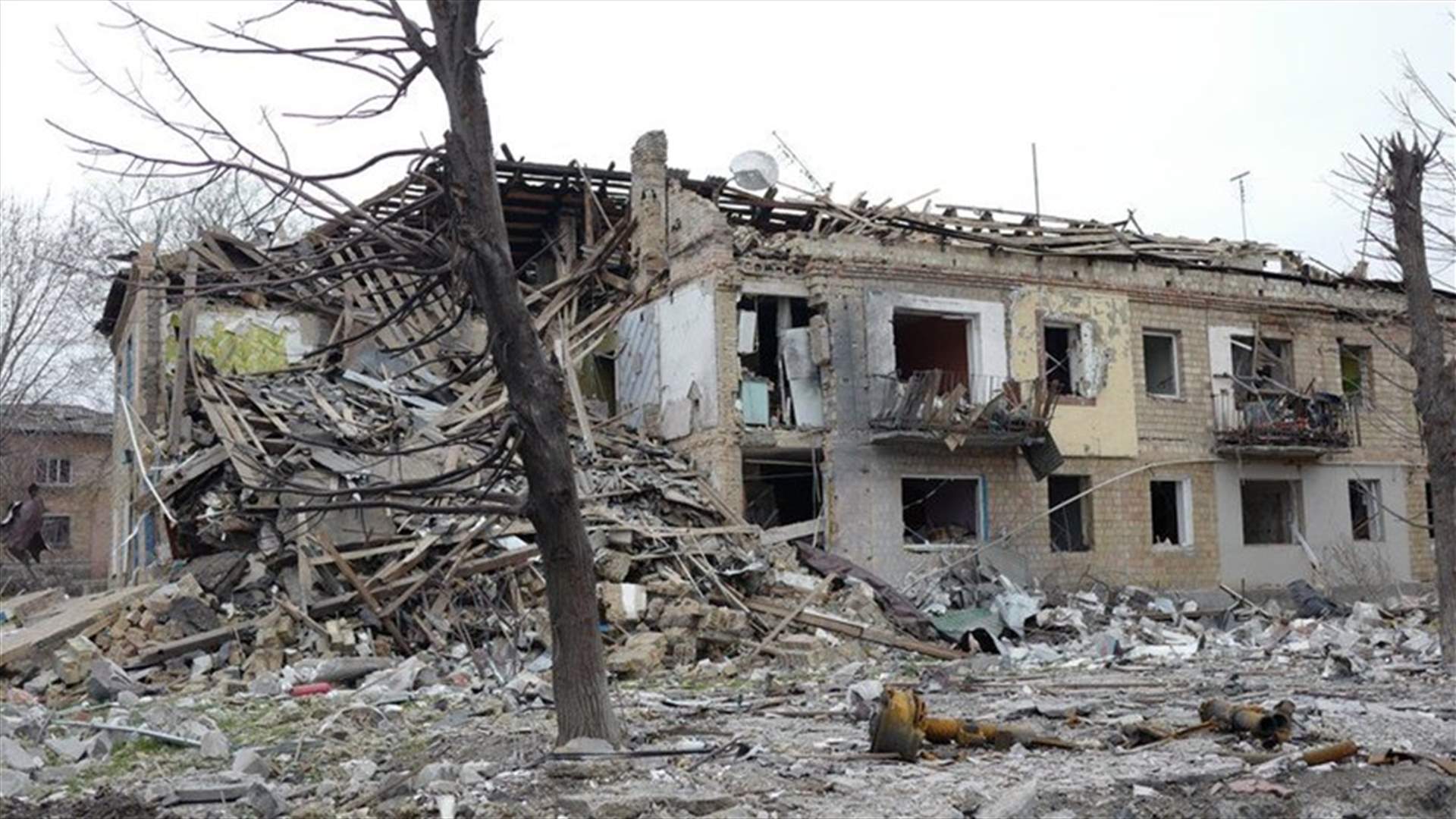 العثور على 26 جثة بين أنقاض مبنيين قرب كييف