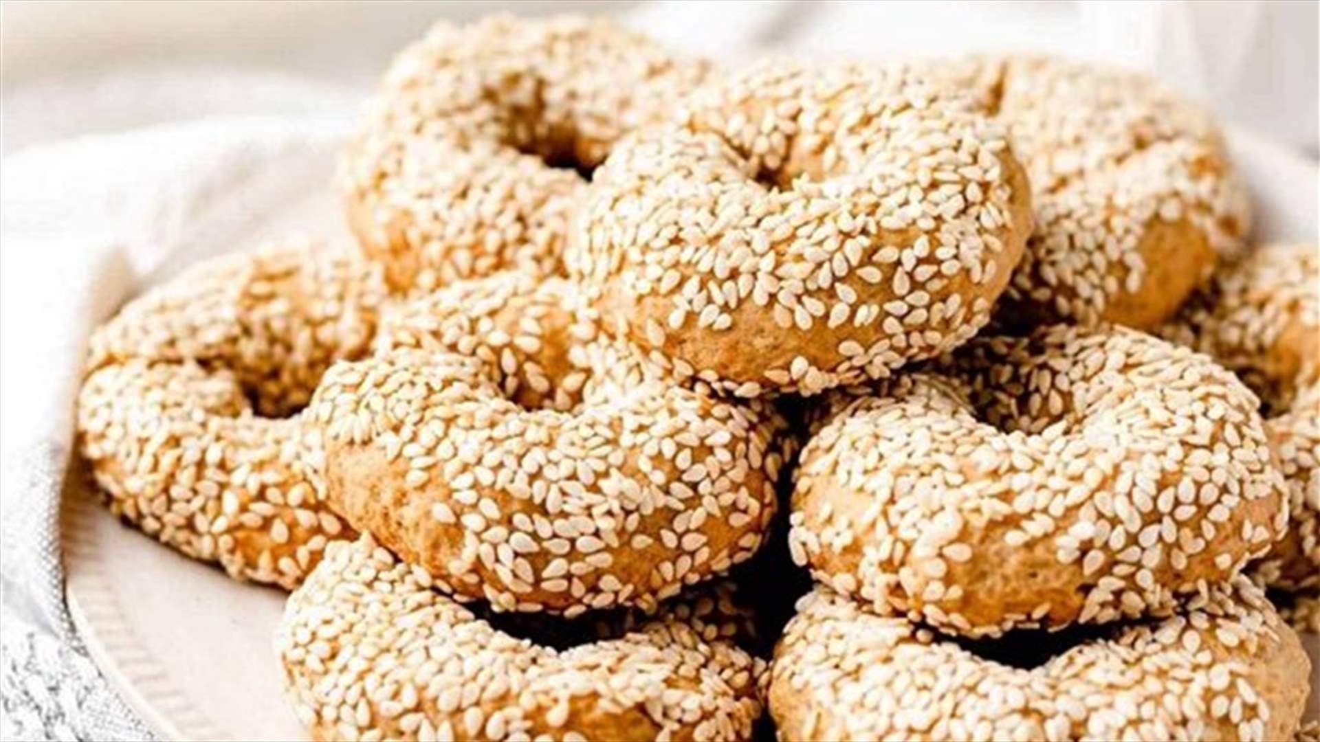 الكعك بالسمسم... حضروا الوصفة في المنزل بخطوات بسيطة