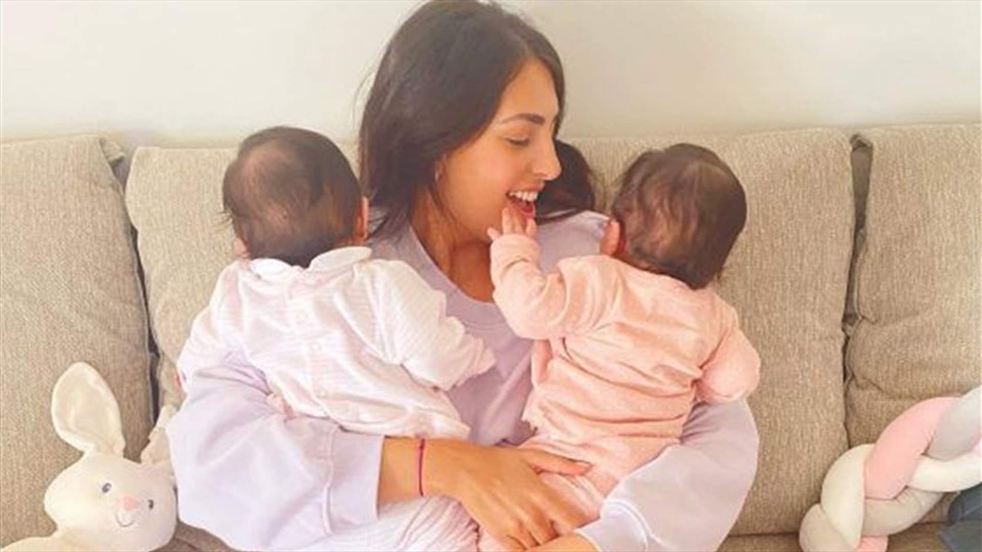 للمرة الأولى... فاليري أبو شقرا تكشف عن وجهَي توأمها في أحد الشعانين (صور)