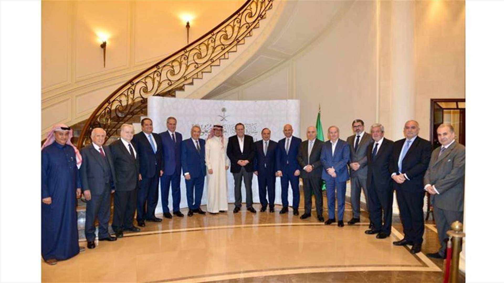 البخاري يقيم إفطارًا رمضانيًا على شرف قيادات إقتصادية