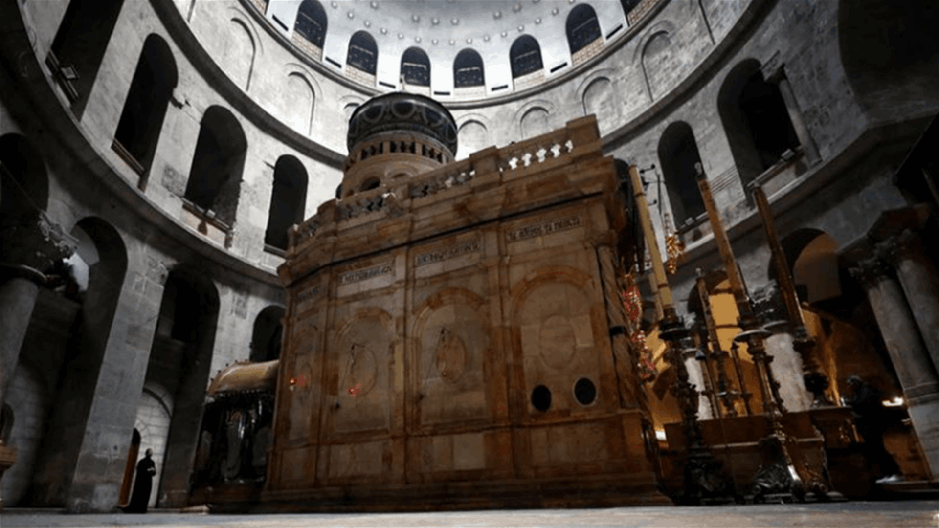 اكتشاف مذبح قديم في كنيسة القيامة بالقدس