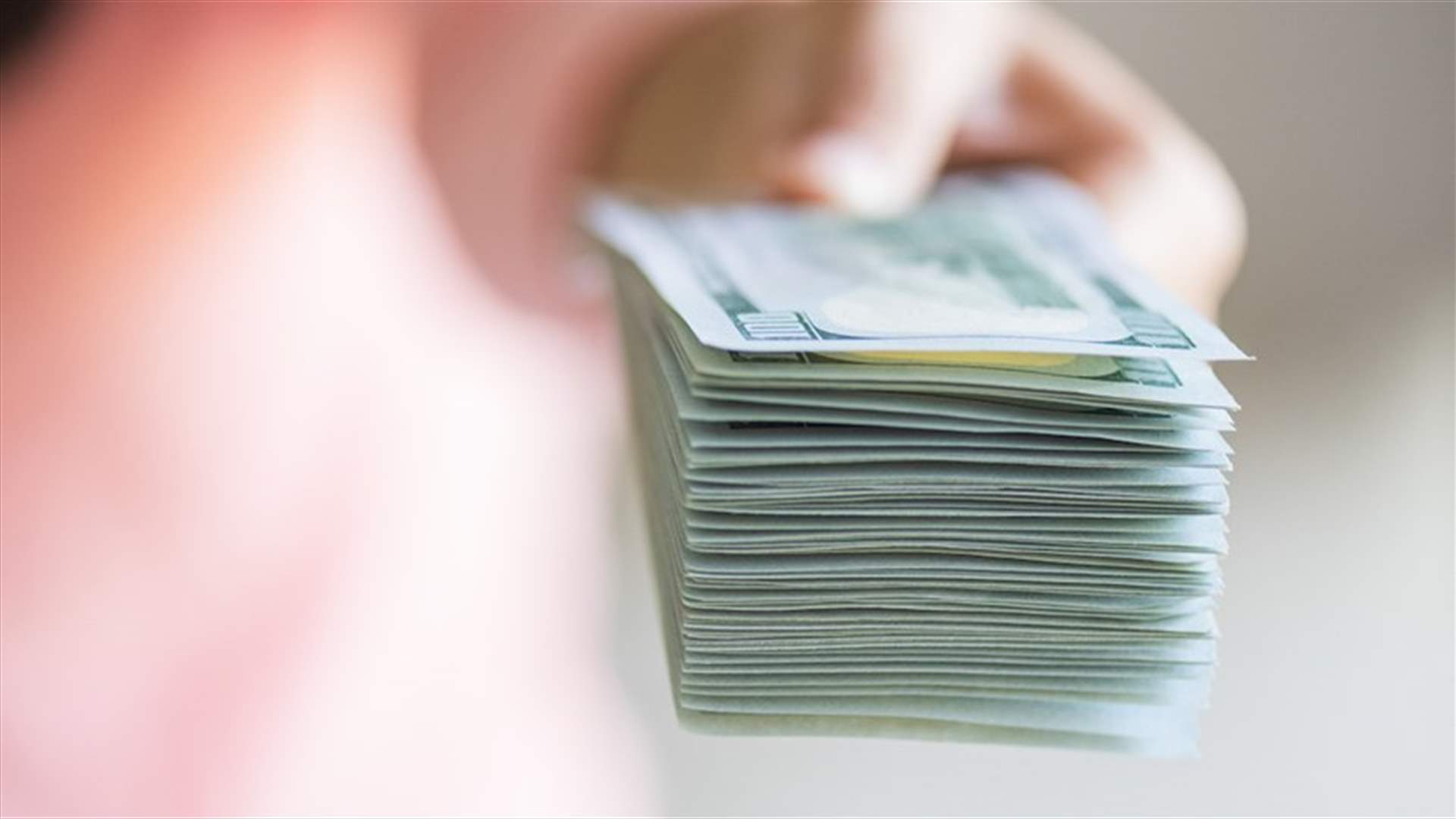 بعد أكثر من 20 عاماً من المحاولات... سيدة تفوز بـ50 ألف دولار!