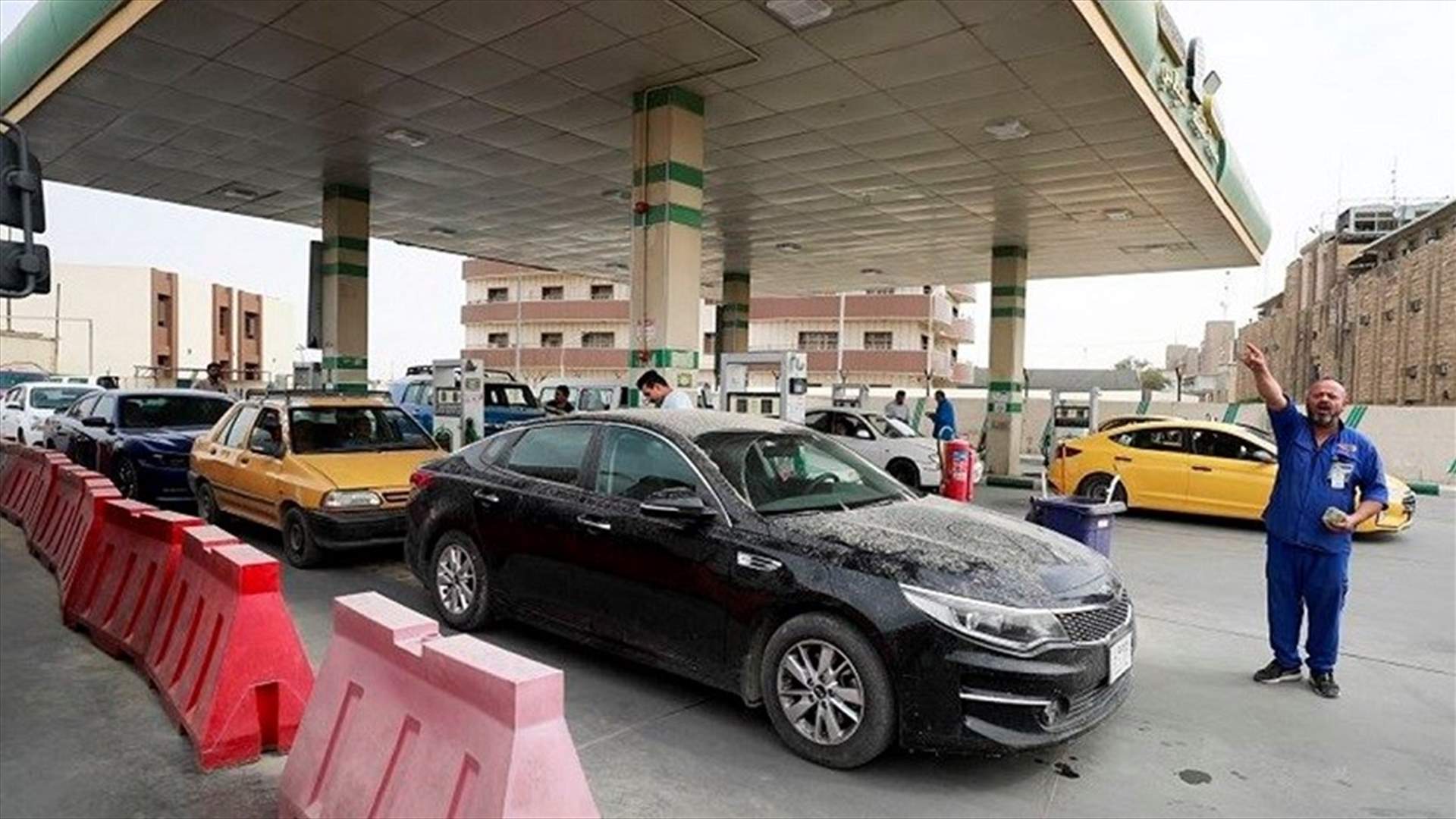 طوابير أمام محطات الوقود في العاصمة العراقية اثر تعليق نشاط بعضها