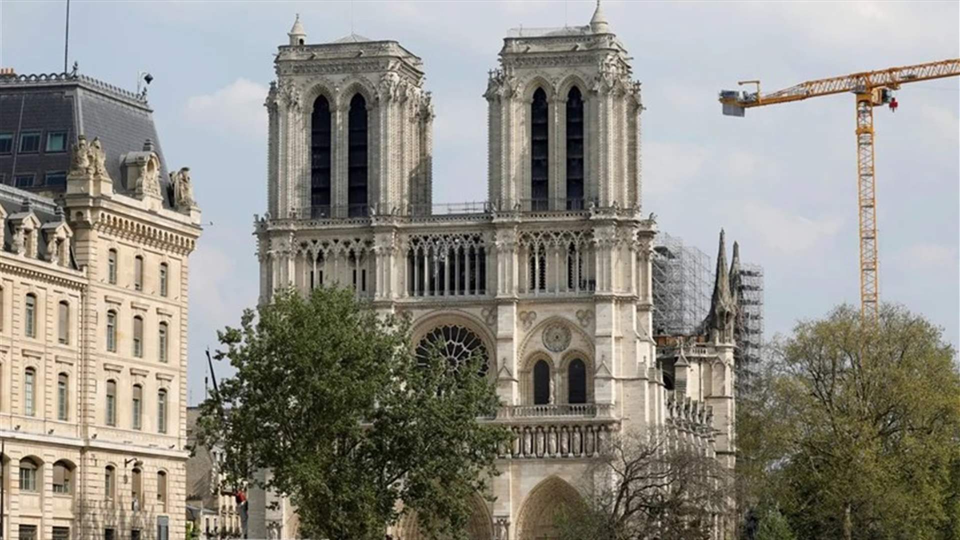 كاتدرائية نوتردام في باريس تنبعث من رمادها وتستعيد رونقها