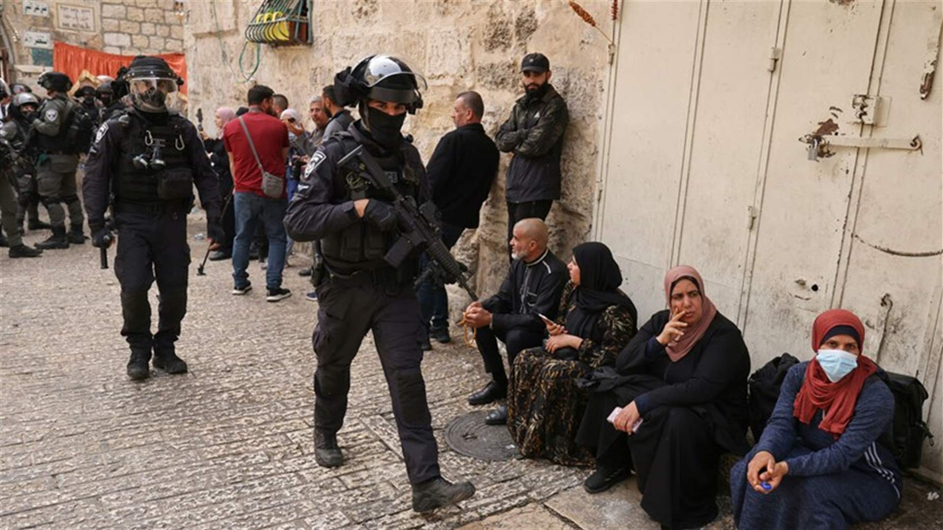 17 جريحًا في صدامات جديدة في باحة المسجد الأقصى في القدس الشرقية