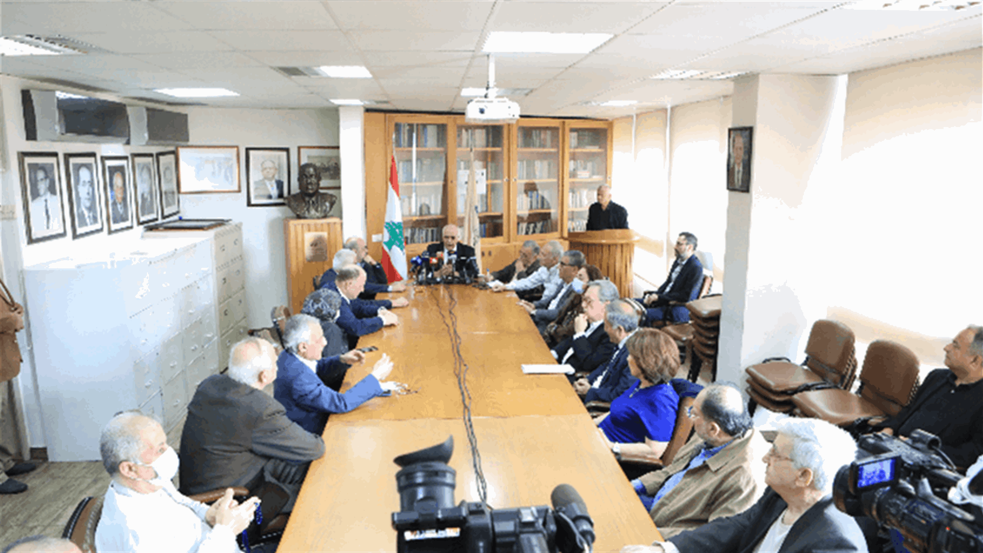 وقفة تحذيرية في نقابة محرري الصحافة من إمرار مشروع الكابيتال كونترول.. القصيفي: لن نقبل المس بودائع النقابات وصناديقها