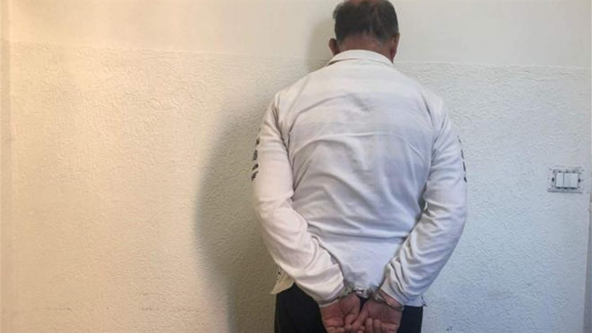 يروّج المخدّرات من داخل محلّه...ومكتب مكافحة المخدّرات - صيدا أوقفه