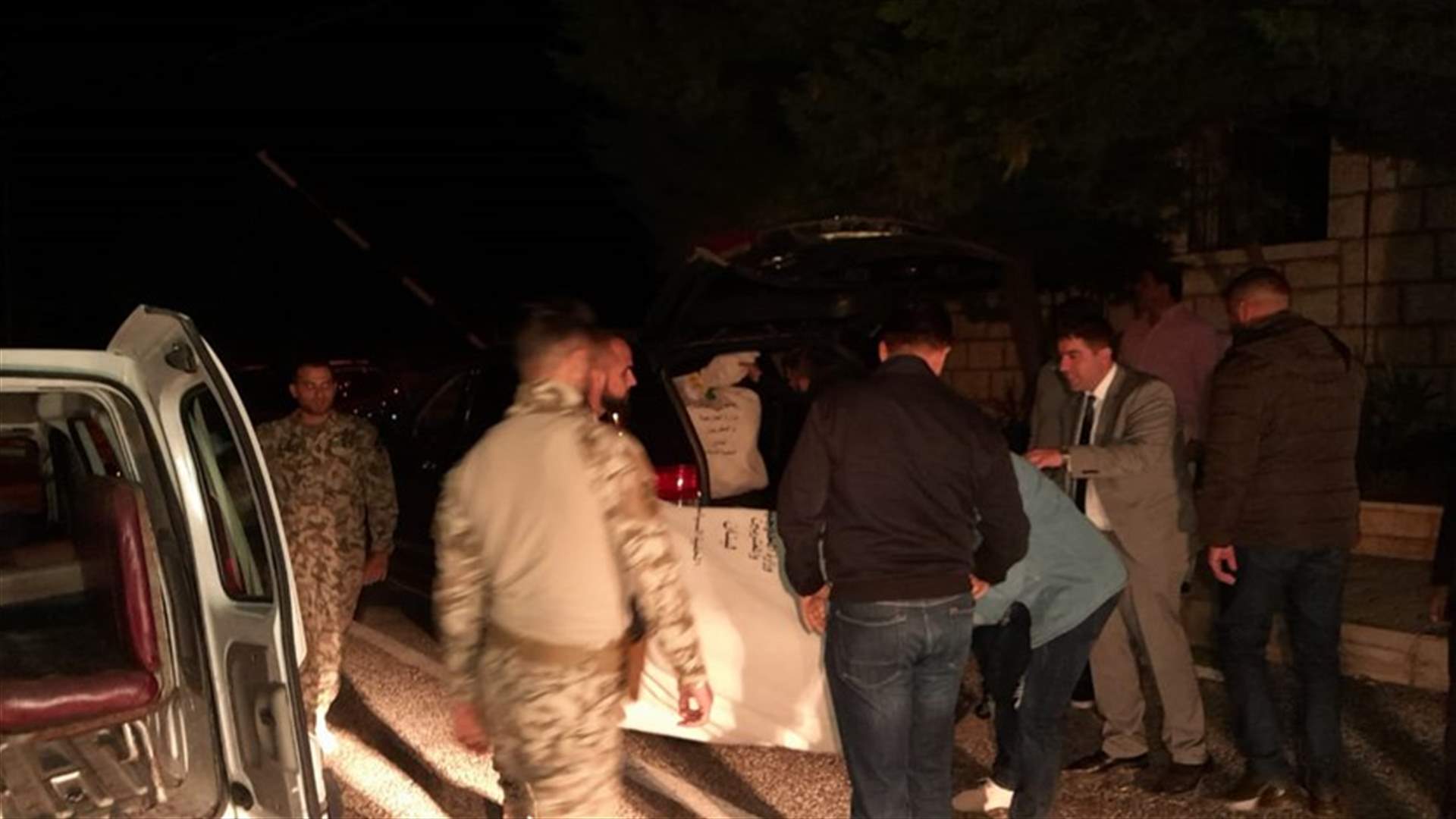 وزارة الداخلية تسلّمت عند الحدود اللبنانية حقيبة تضم ٣ صناديق اقتراع للبنانيين مقيمين بسوريا