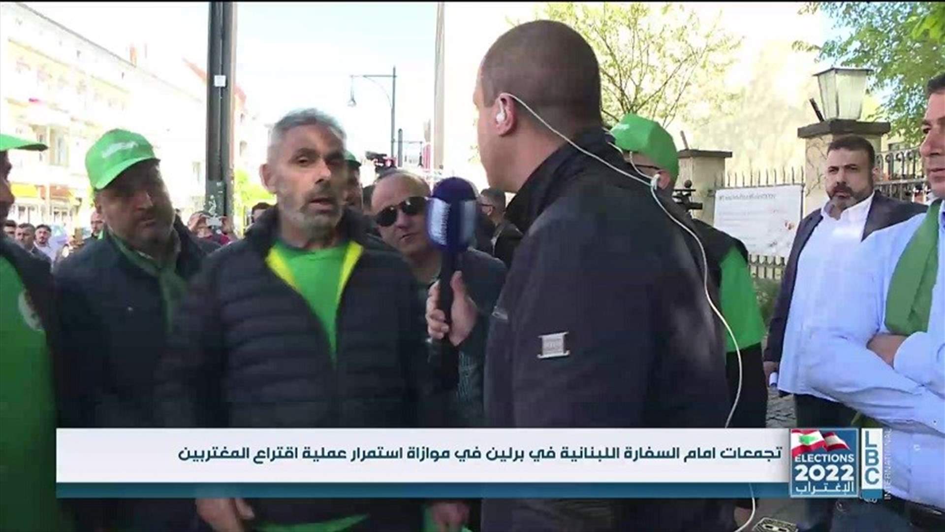تجمّع لمناصري حركة &quot;أمل&quot; أمام مدخل السفارة اللبنانية في برلين