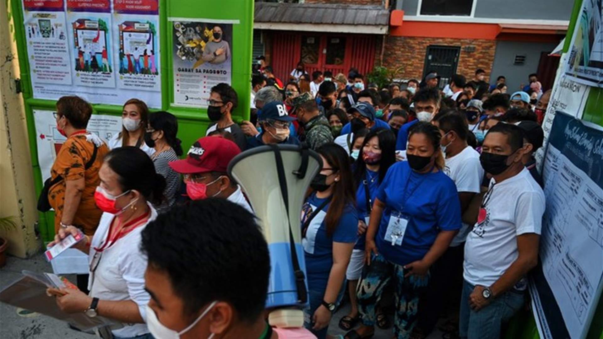 Philippines vote kicks off as people elect new president