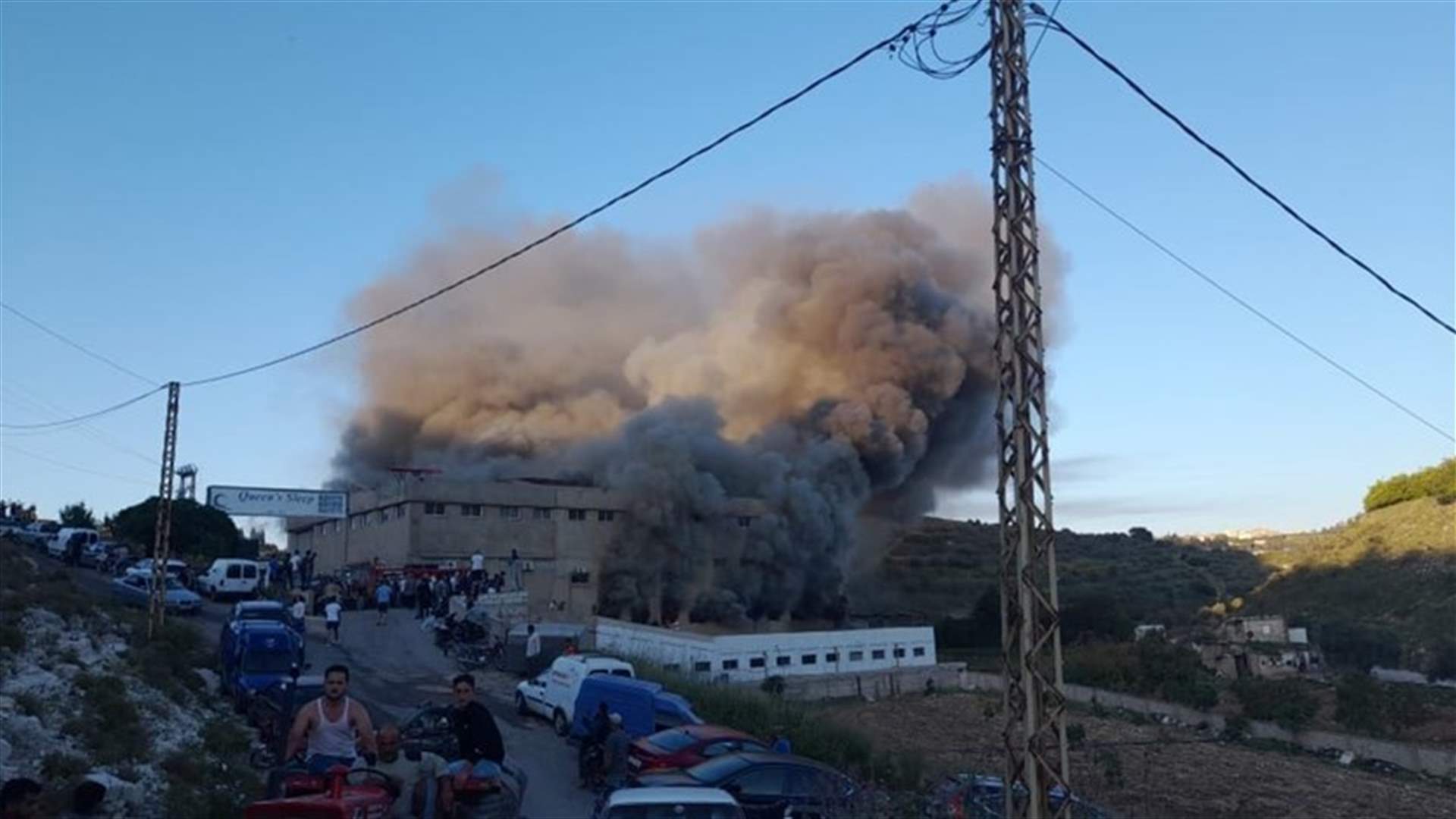 حريق في معمل لفرشات الاسفنج في البيسارية