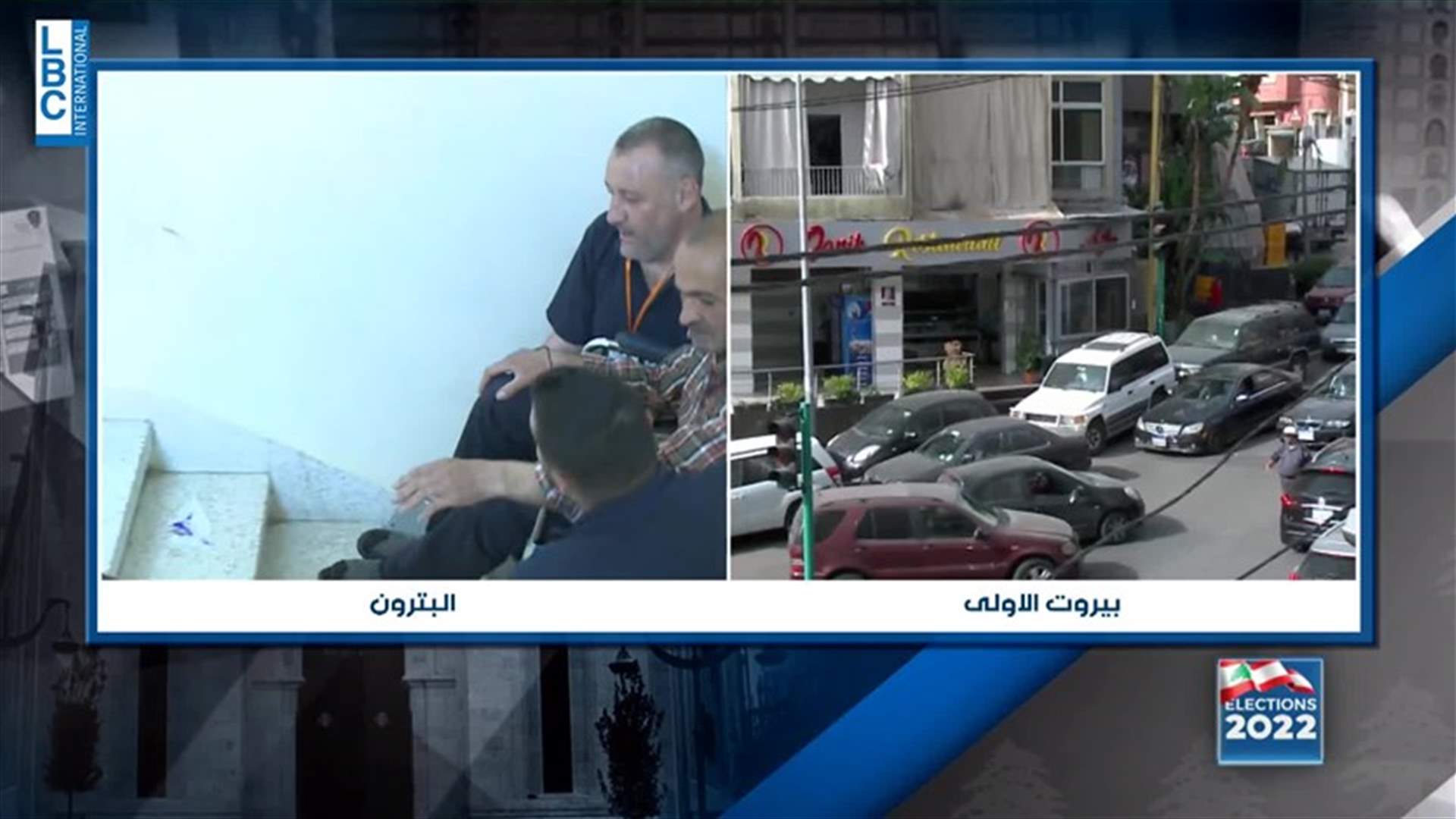 حَملُ شخص من ذوي الارادة الصلبة على الدرج لمساعدته في الوصول الى مركز الاقتراع