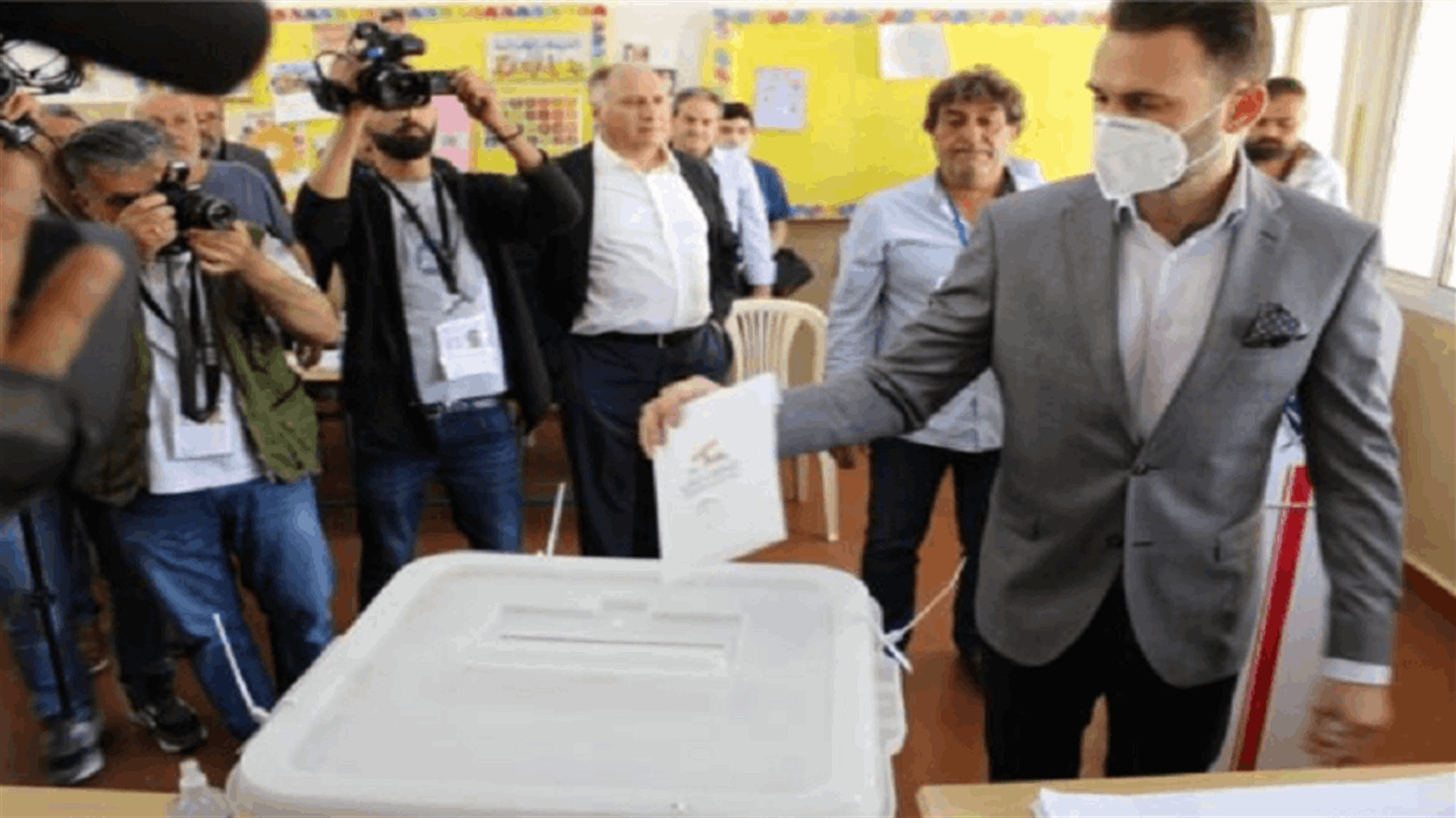 النائب تيمور جنبلاط يدلي بصوته في الشوف