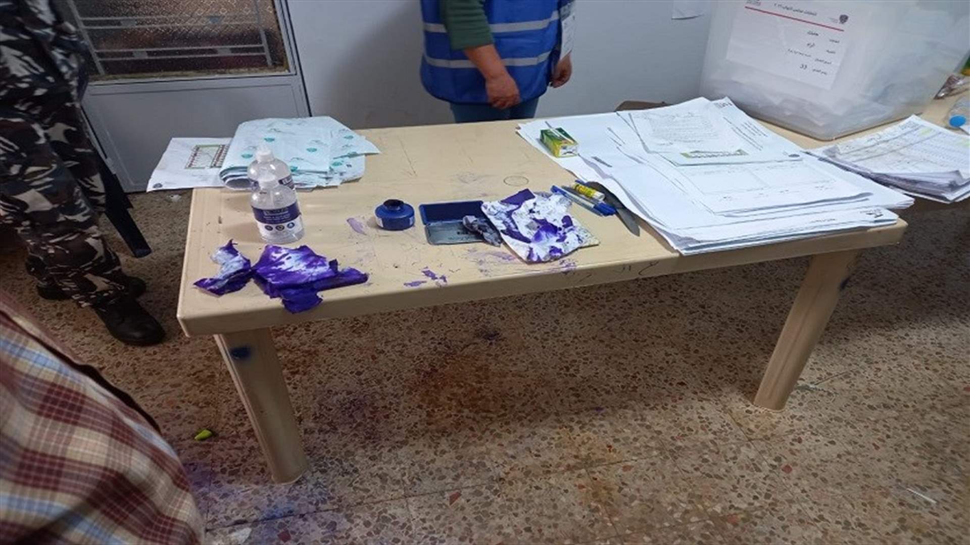 لادي: توقف الانتخابات في قلم رقم 33 في الرام - بعلبك وتلف أوراق من سجلات بسبب إشكال