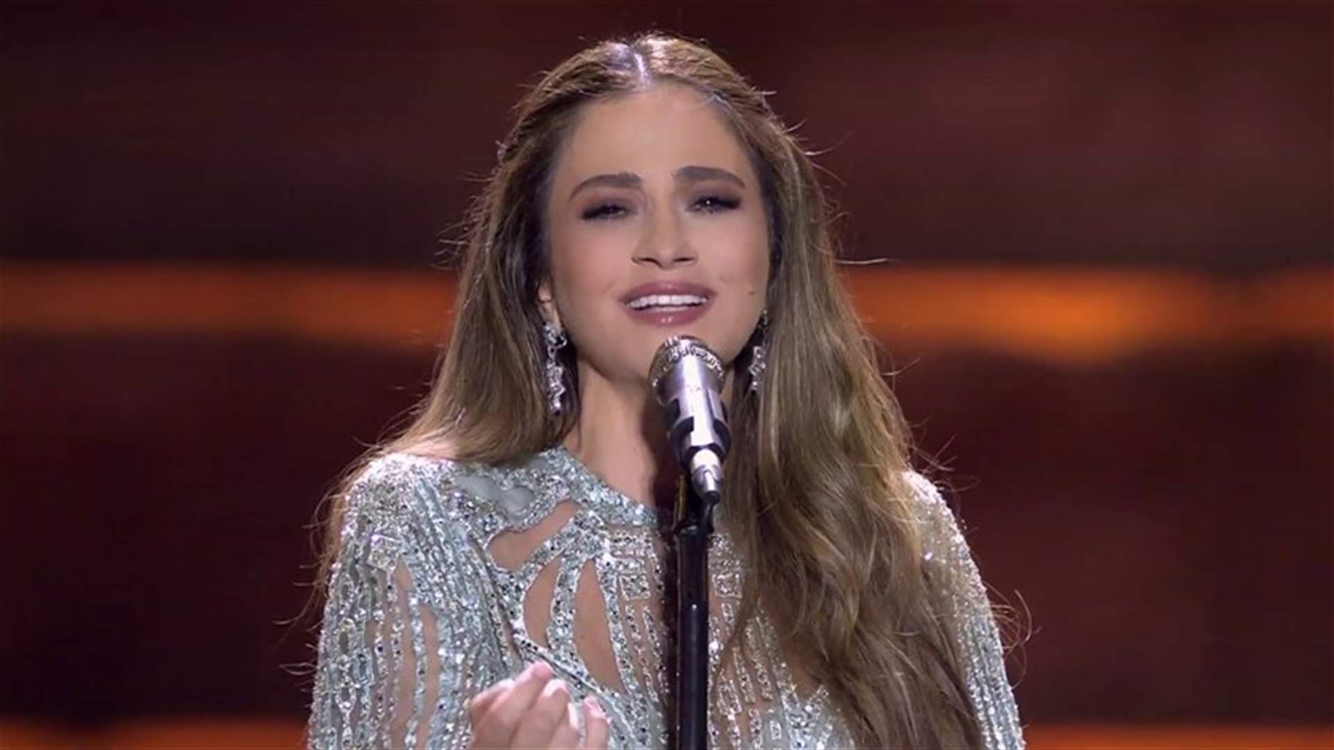 ظهور جوليا بطرس بعد غياب.. تنتخب مع زوجها الياس بو صعب (صور)