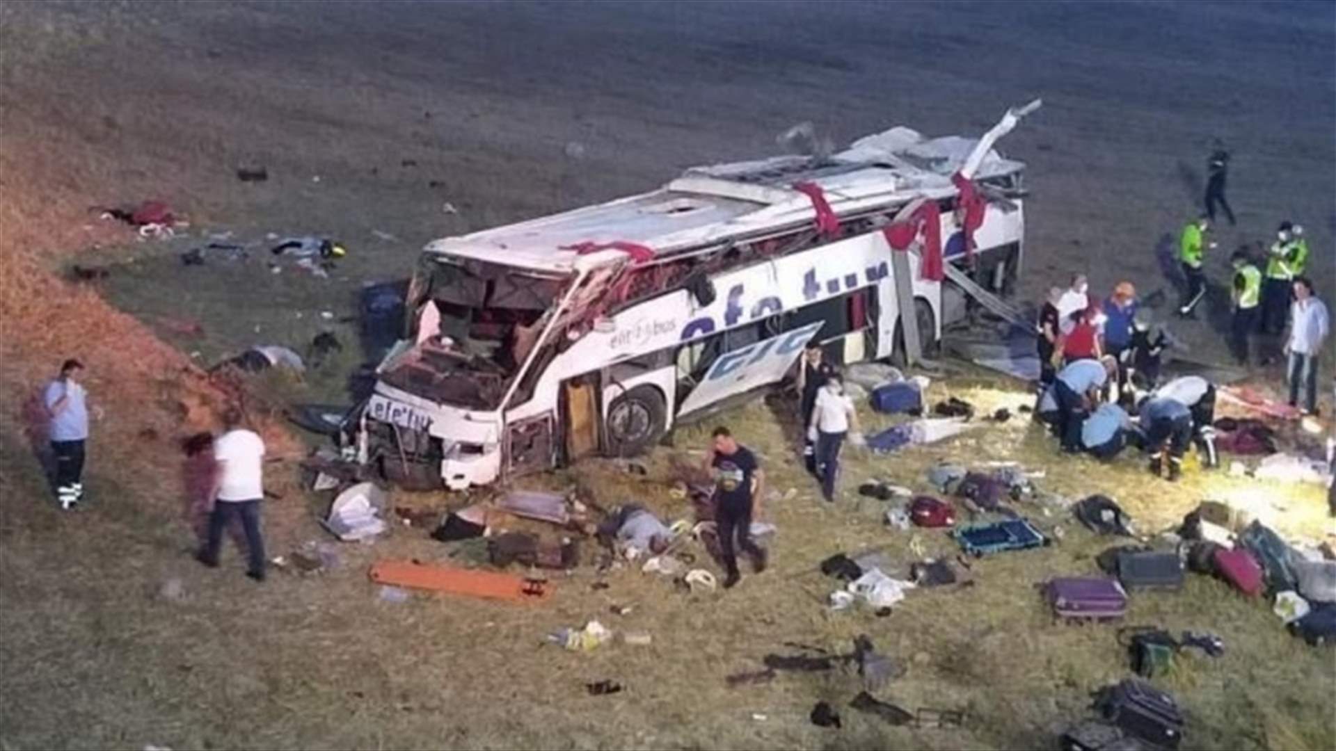 مقتل 14 شخصا على الأقل في اصطدام شاحنة بلوحة إعلانية في إندونيسيا