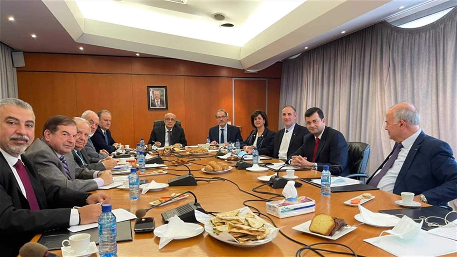 إجتماع لنقابات المهن الحرة وجمعية مصارف لبنان للبحث في مسألة إستعادة الودائع