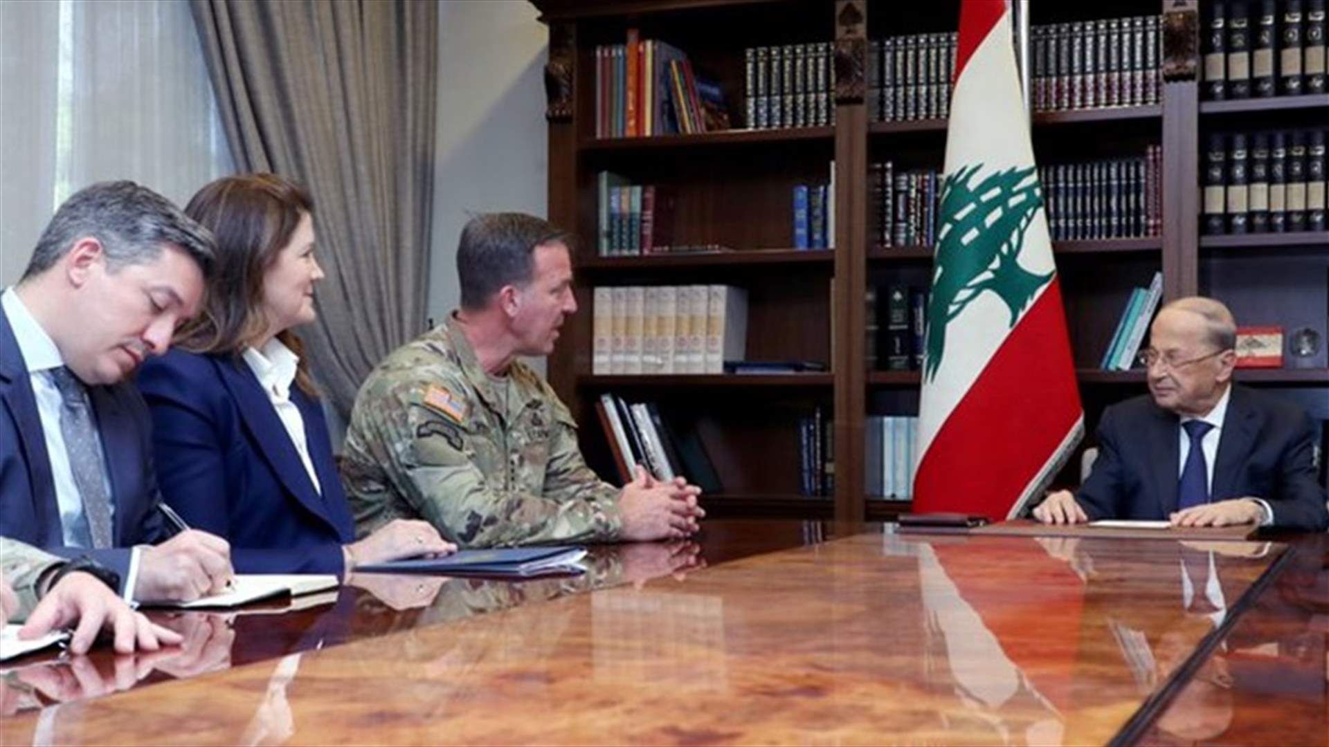 عون استقبل القائد الجديد للقيادة الوسطى الأميركية: لمعاودة هوكشتاين مساعيه
