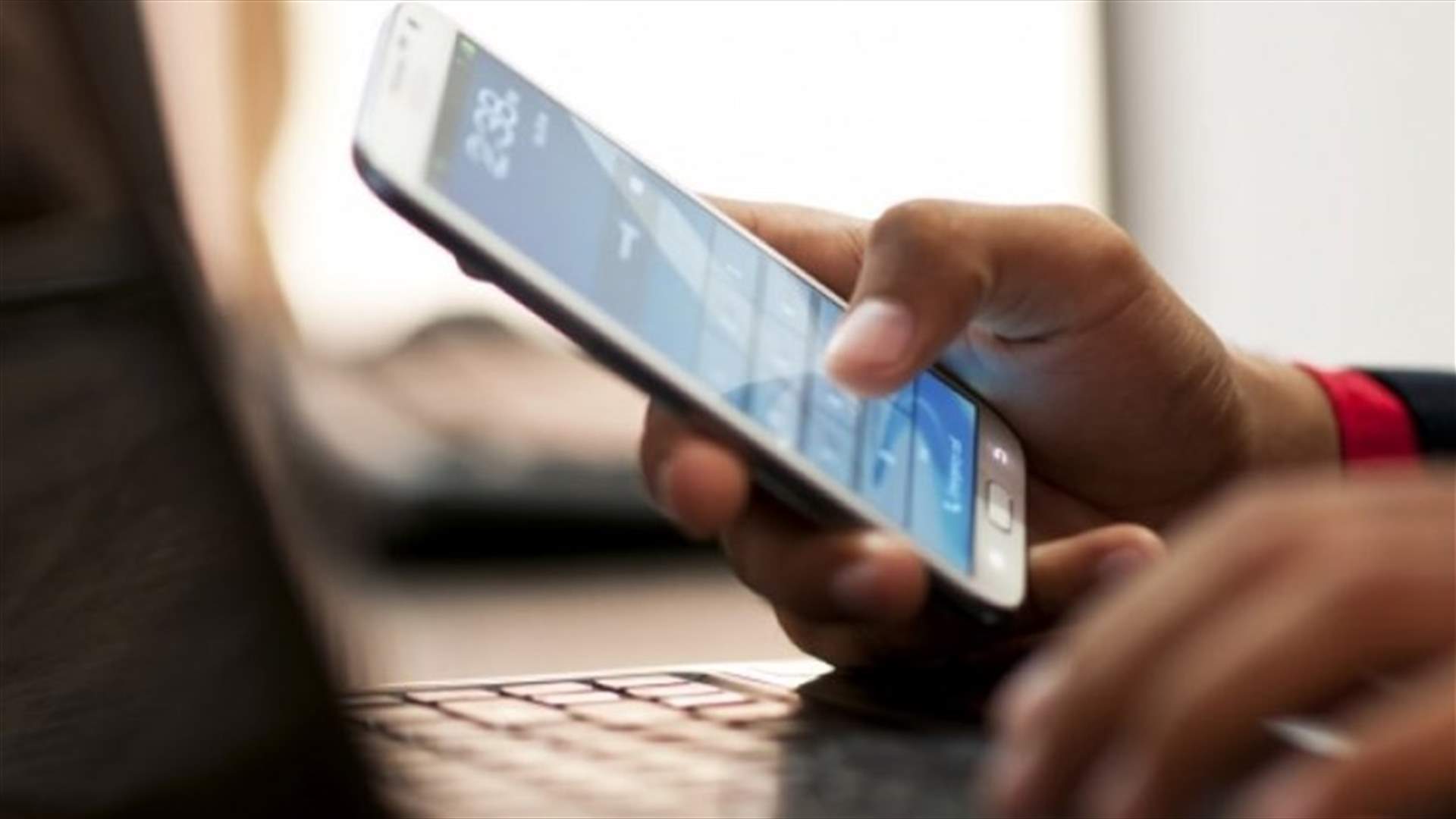 موظفو الخليوي يوقفون الإضراب بعد إقرار الحكومة خطة إنقاذ القطاع