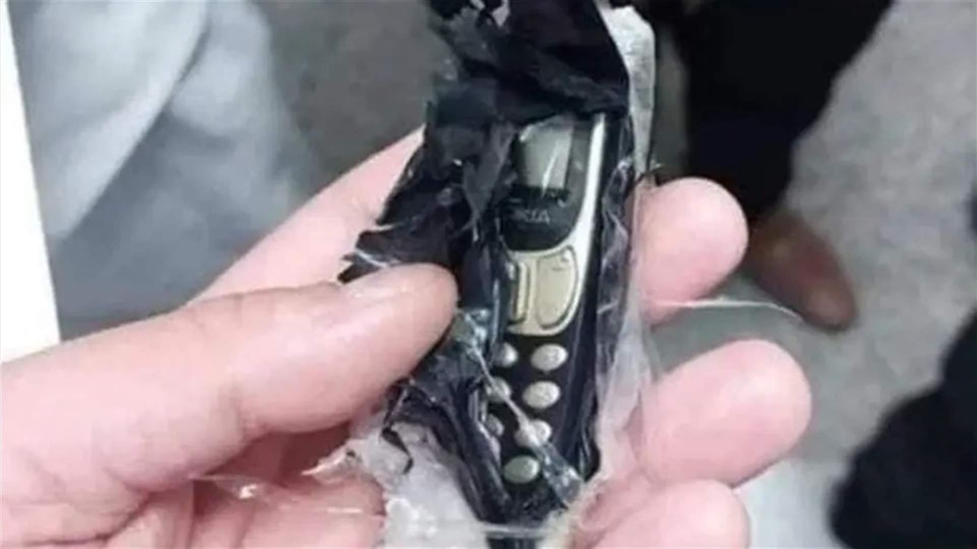 في مصر...استخراج هاتف جوال من بطن شاب عشريني