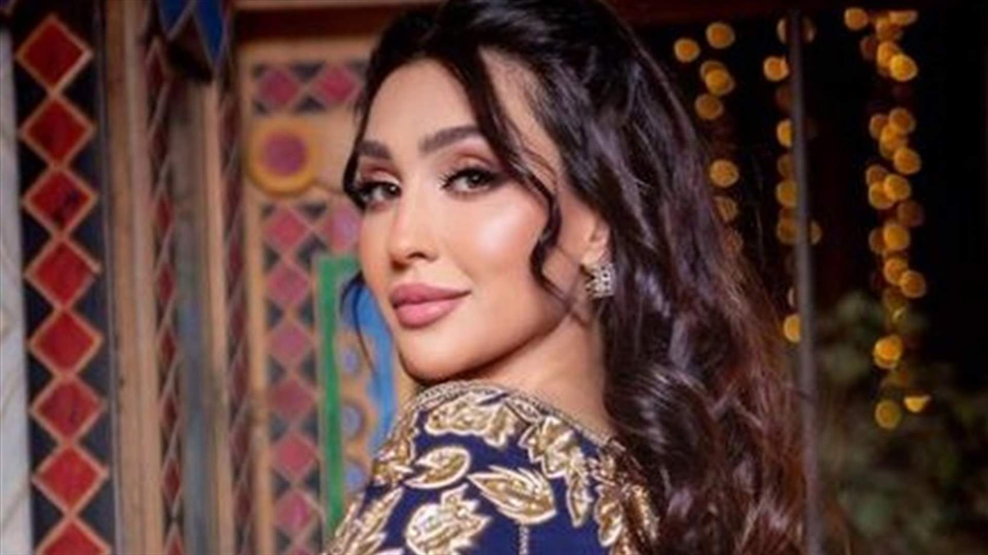 جيسي عبدو بالحجاب في مسجد الشيخ زايد (صورة)