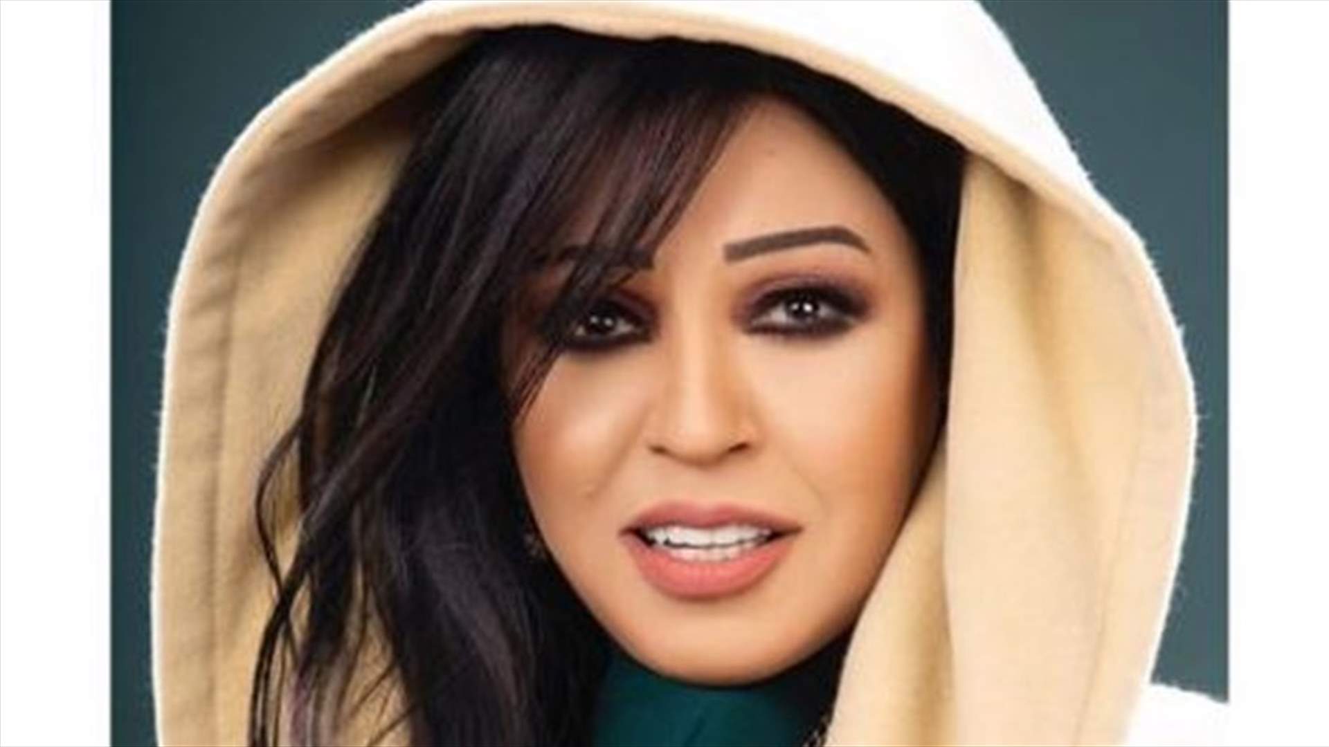 تعطّل سيارة فيفي عبده في جنازة سمير صبري: "انا دلوقتي راكبة ونش" (فيديو)