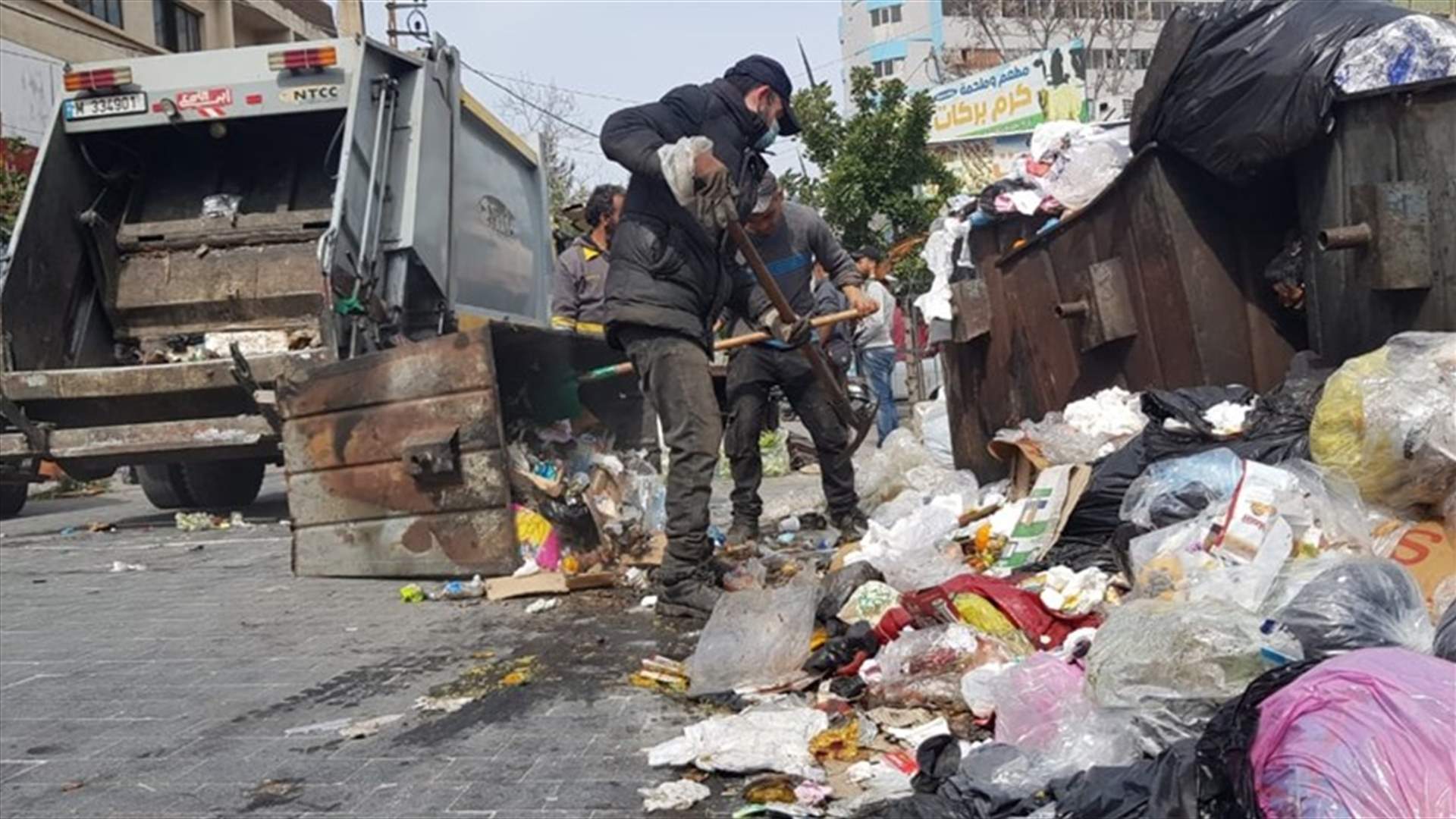 بلدية صيدا: رفع النفايات من شوارع المدينة بعد تأمين مكان موقت لتجميعها