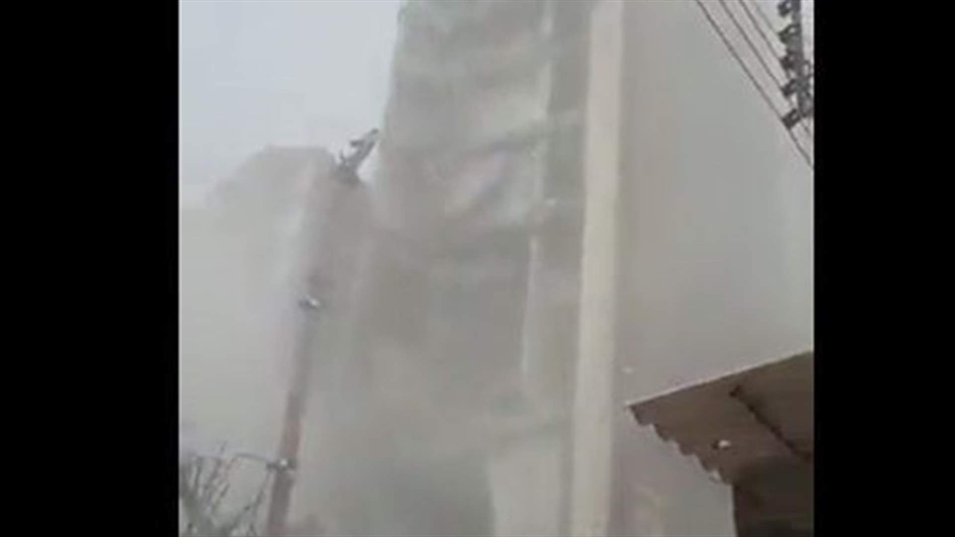 أربعة قتلى على الأقل في انهيار مبنى بجنوب غرب إيران