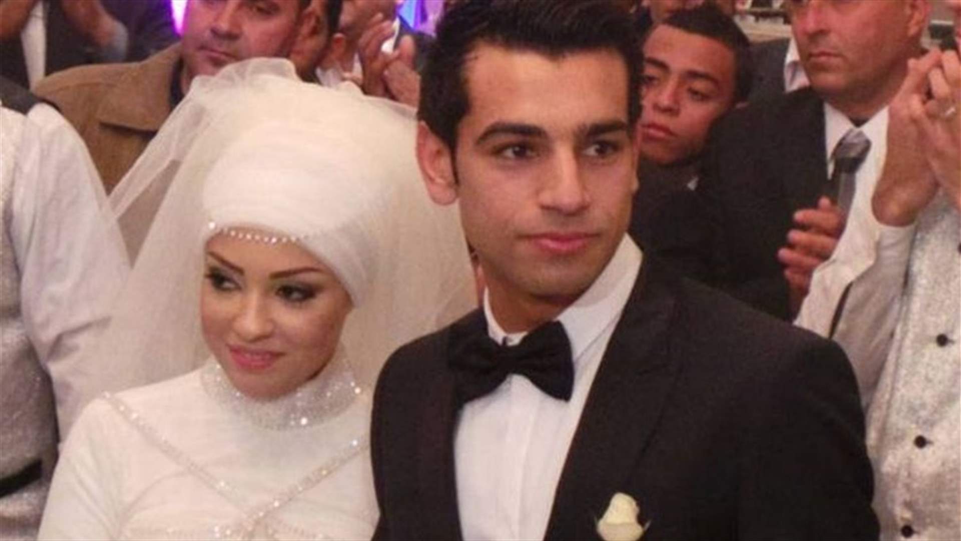 ماغي صادق زوجة محمد صلاح تلفت الأنظار مع ابنتيها على أرض الملعب (صور)