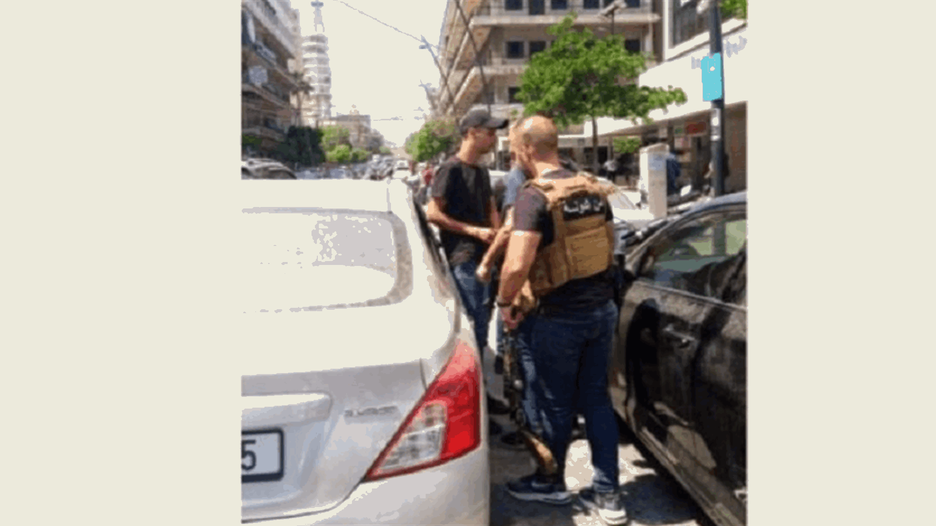 دورية لأمن الدولة في شارع المصارف في صيدا... وتوقيف صرافين غير شرعيين