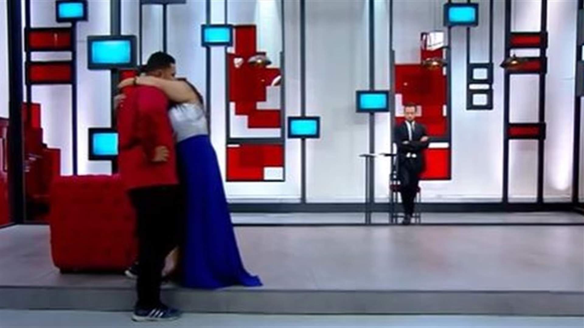 بعد أكثر من 30 سنة... وديع يلتقي أمّه لأوّل مرة في أحمر بالخط العريض والعتب سيّد الموقف!